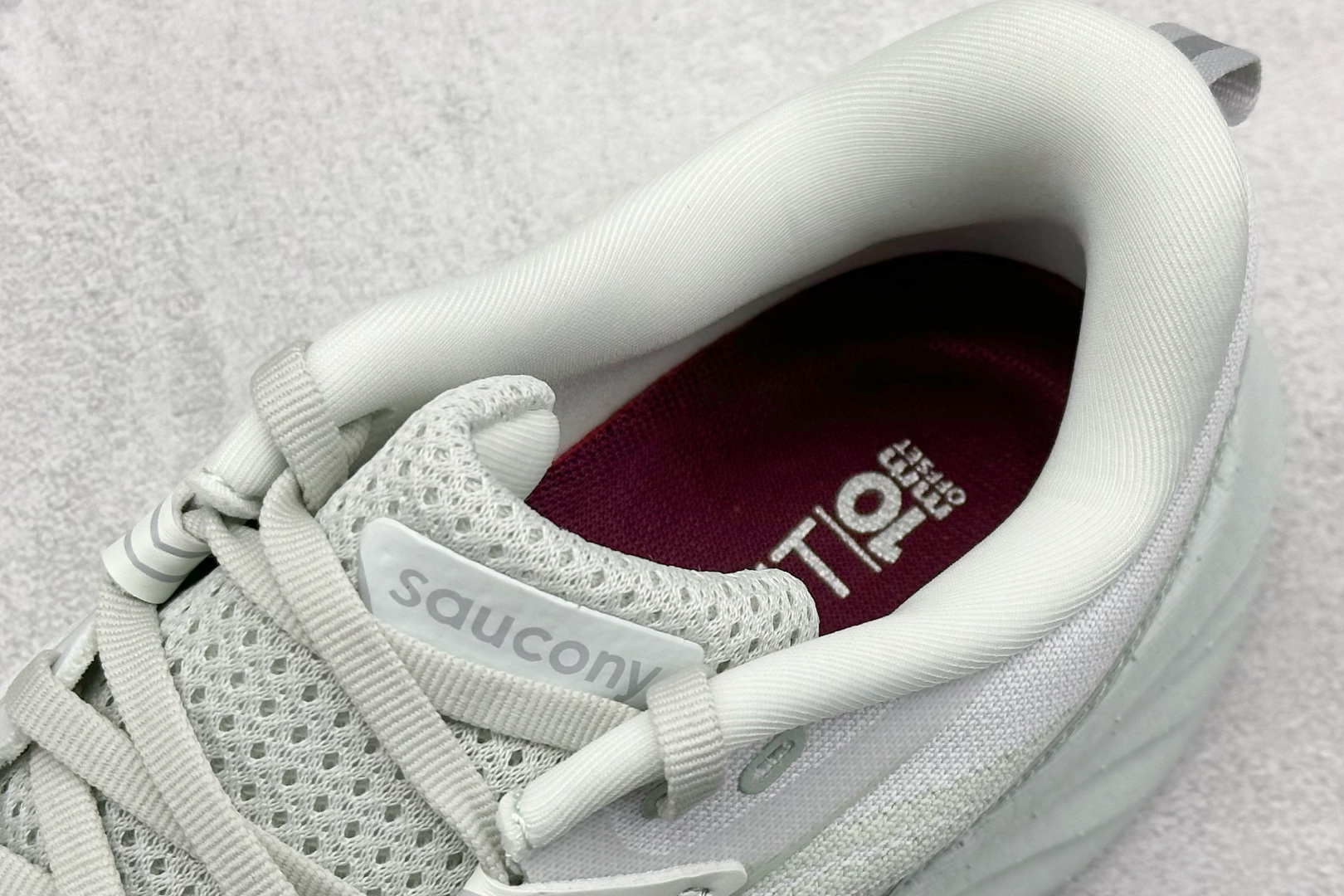 终端放店
XD版 Saucony Triumph 22代 索康尼旗舰级缓震型跑鞋
性能相比前几代再升