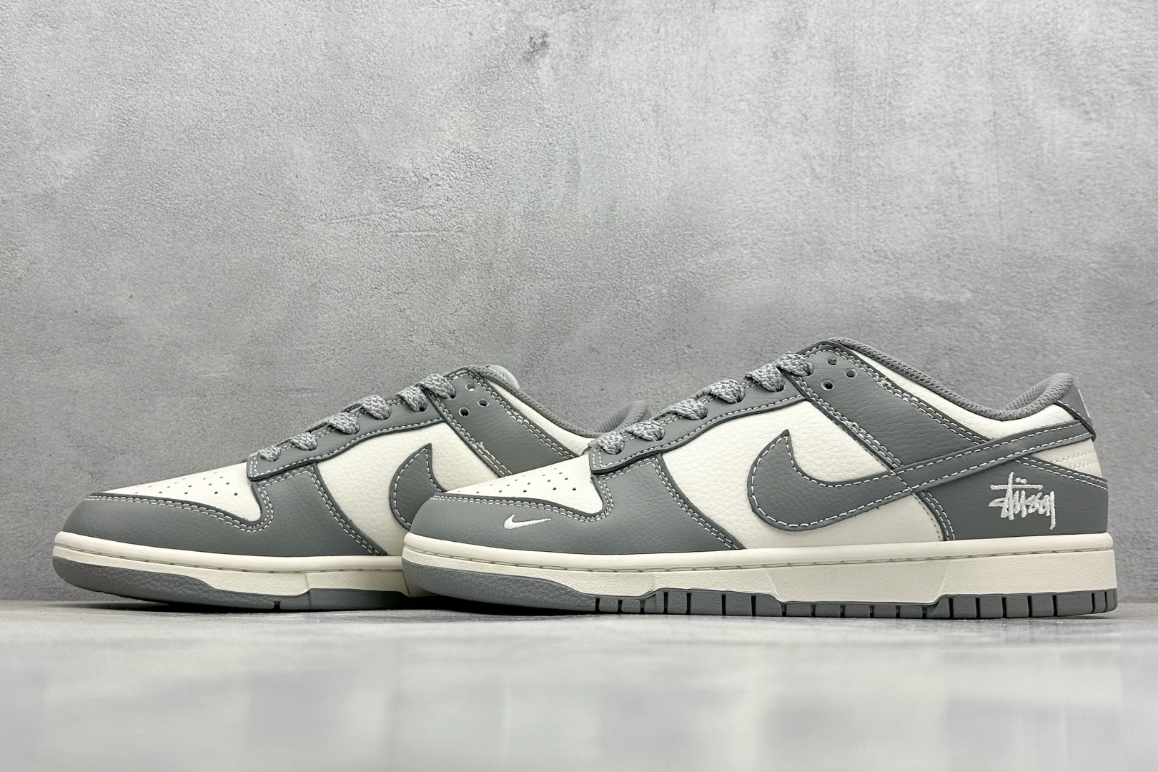  终端放店
XC版 Nk SB Dunk Low 斯图西联名-耀夜灰 周年高端定制 低帮休闲板鞋
#定制