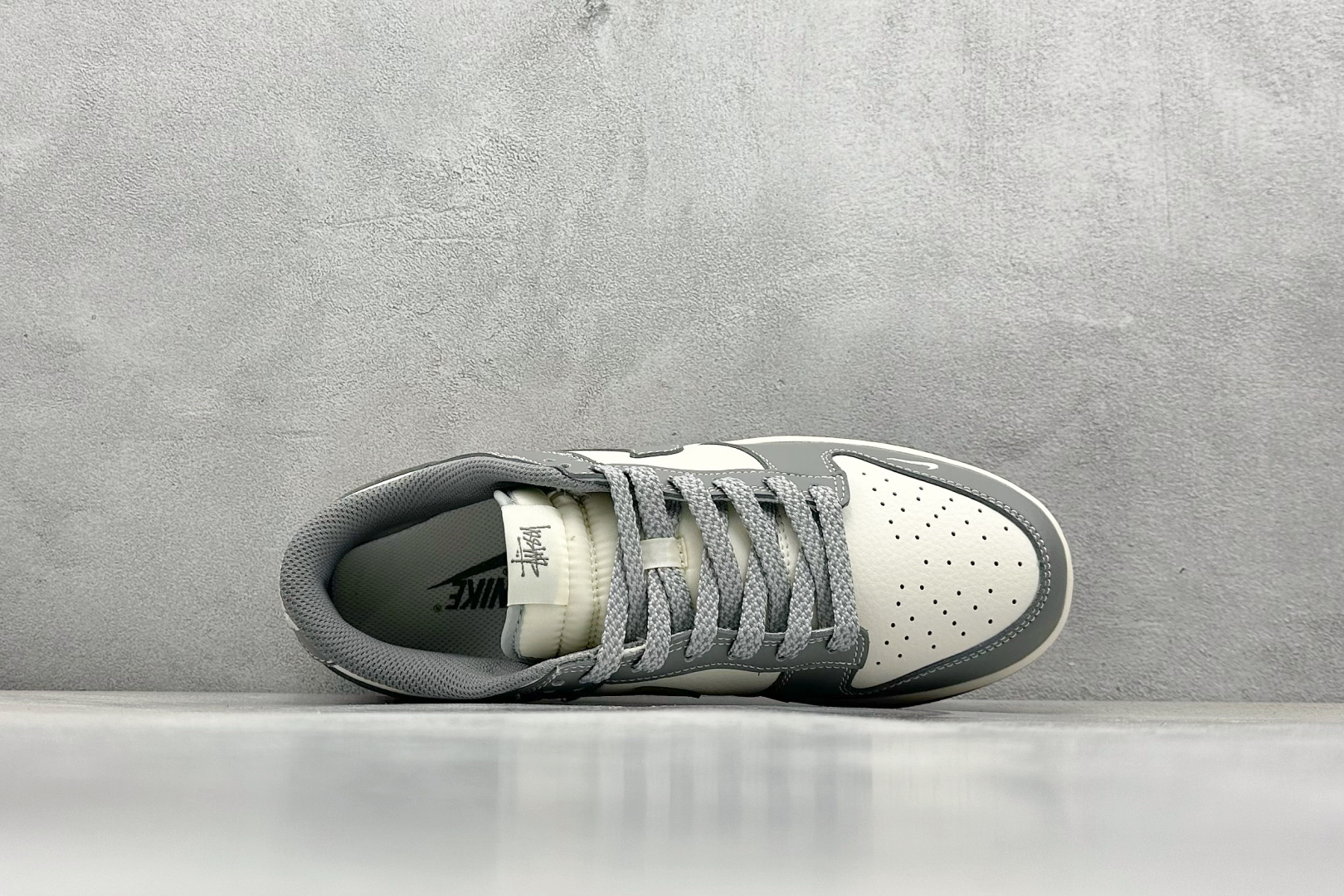  终端放店
XC版 Nk SB Dunk Low 斯图西联名-耀夜灰 周年高端定制 低帮休闲板鞋
#定制