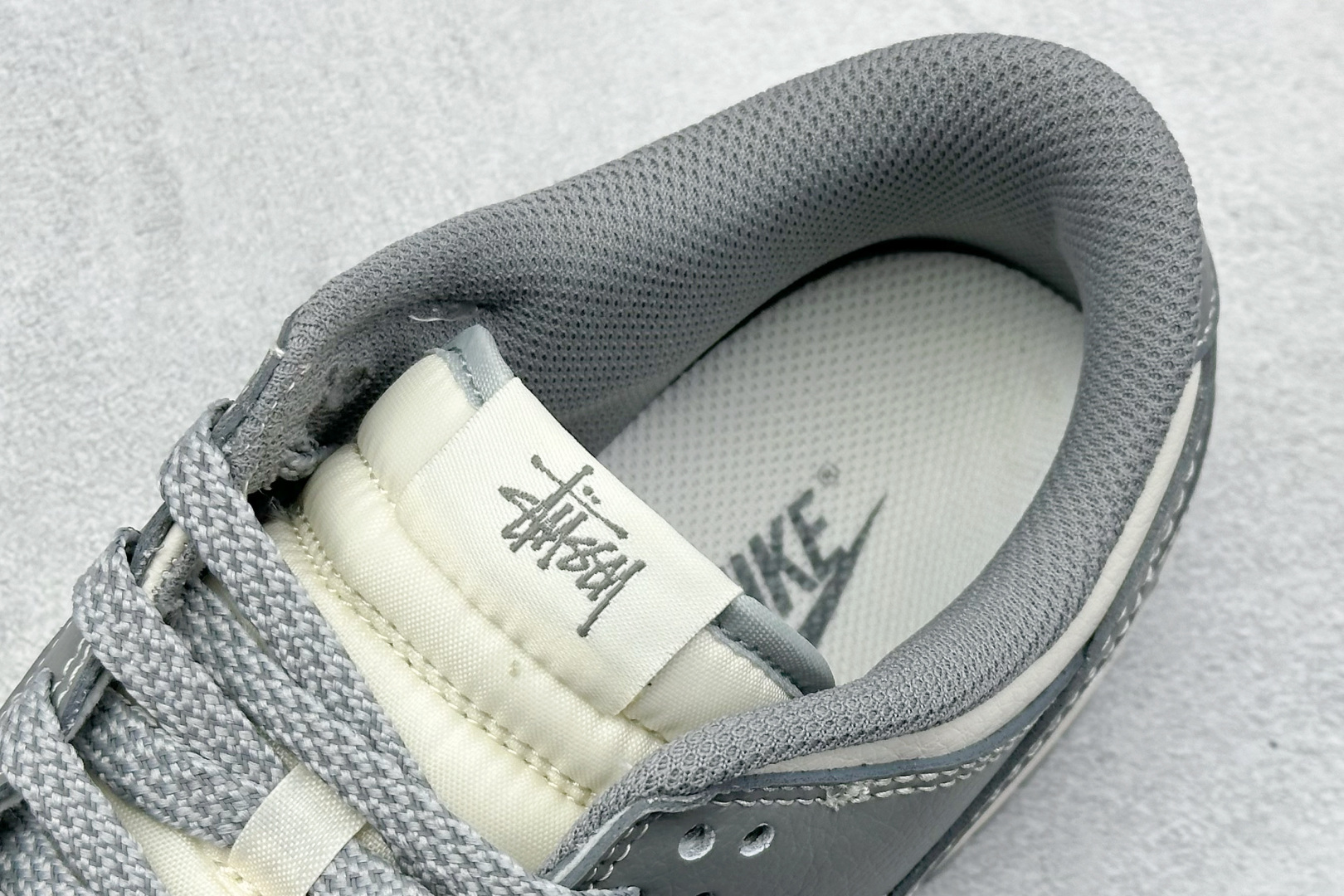  终端放店
XC版 Nk SB Dunk Low 斯图西联名-耀夜灰 周年高端定制 低帮休闲板鞋
#定制