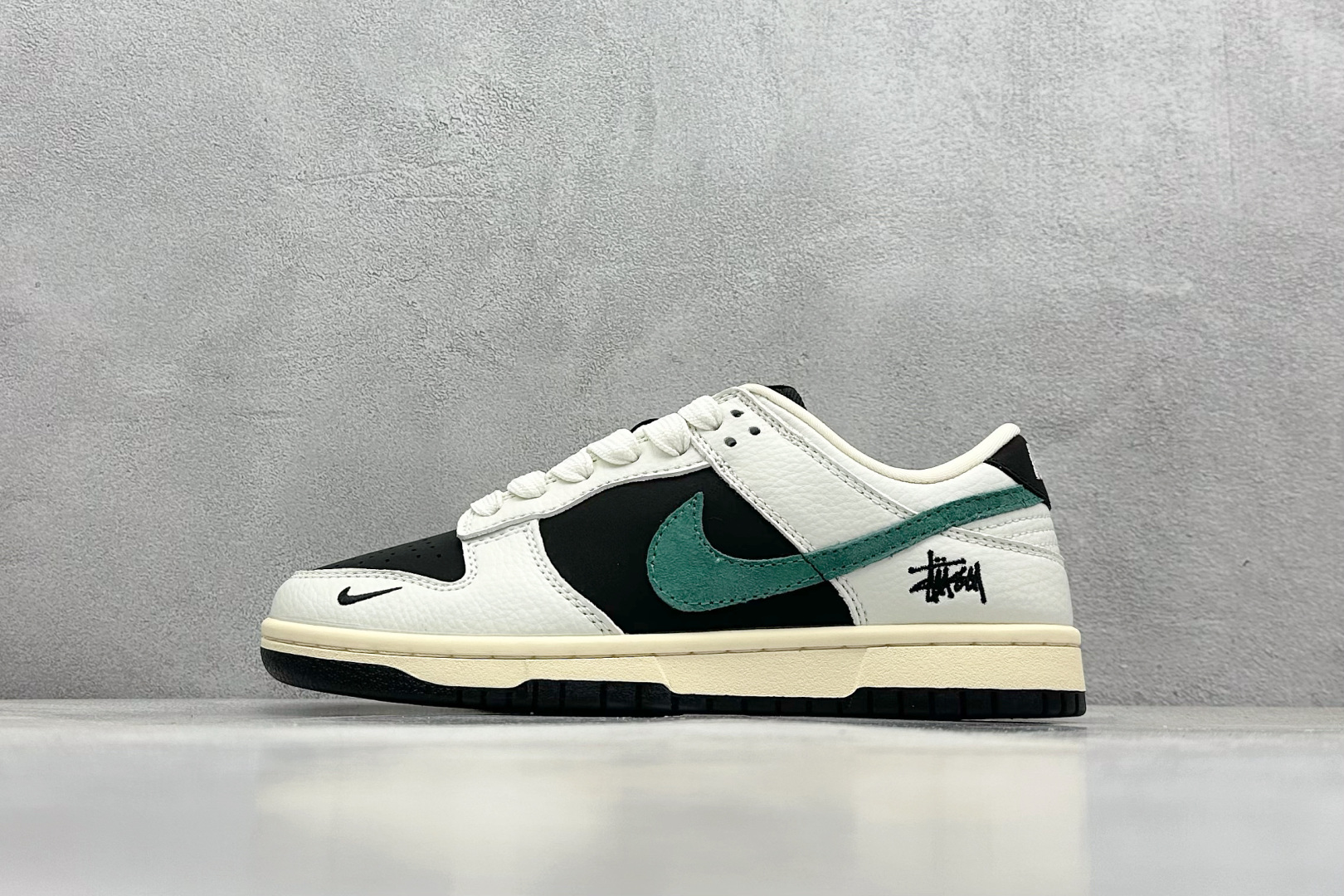  终端放店
XC版 Nike SB Dunk Low 斯图西联名
纯原大厂出品 极力推荐
原装头层材料 