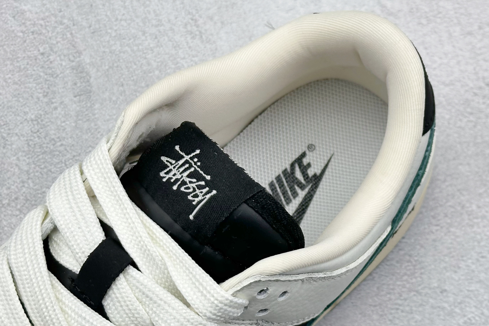  终端放店
XC版 Nike SB Dunk Low 斯图西联名
纯原大厂出品 极力推荐
原装头层材料 
