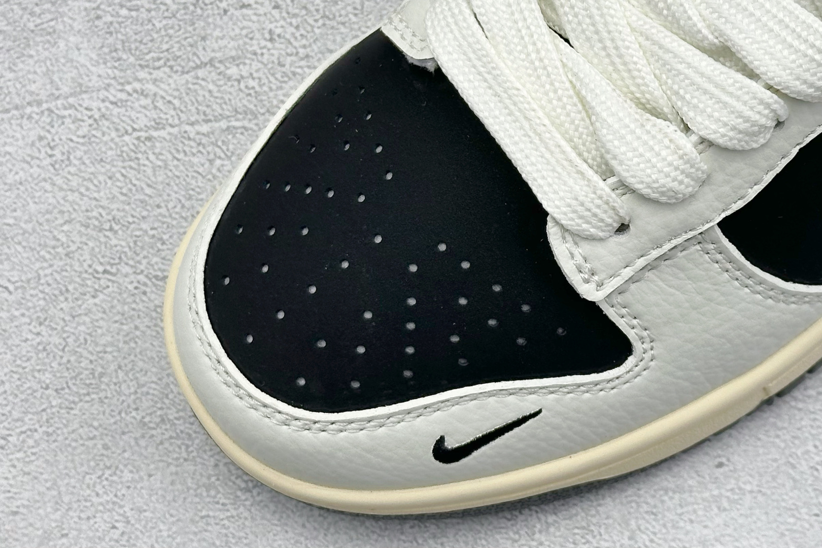  终端放店
XC版 Nike SB Dunk Low 斯图西联名
纯原大厂出品 极力推荐
原装头层材料 