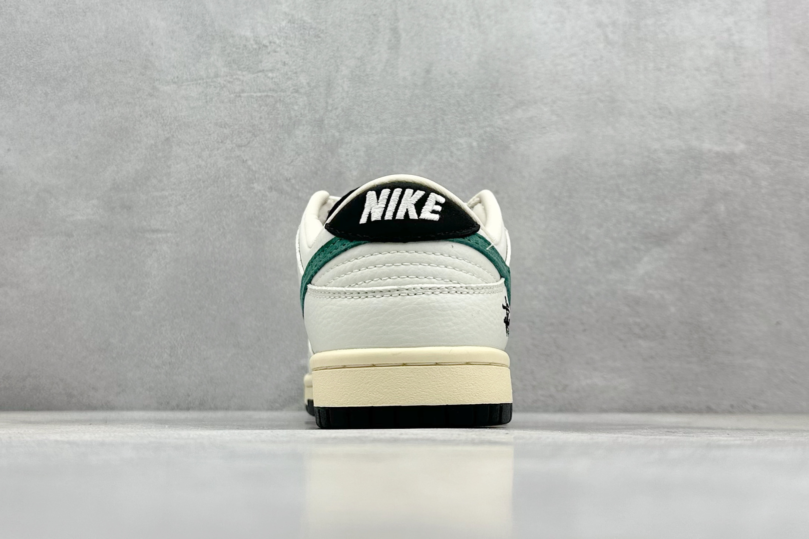  终端放店
XC版 Nike SB Dunk Low 斯图西联名
纯原大厂出品 极力推荐
原装头层材料 