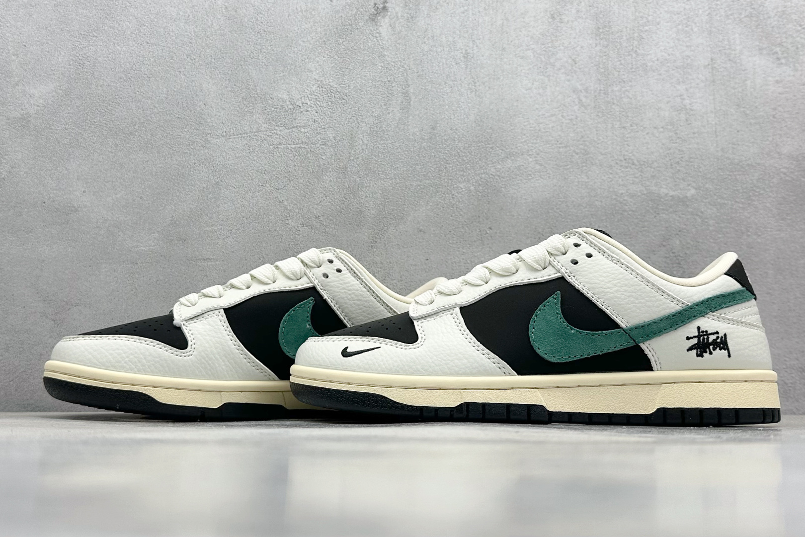  终端放店
XC版 Nike SB Dunk Low 斯图西联名
纯原大厂出品 极力推荐
原装头层材料 