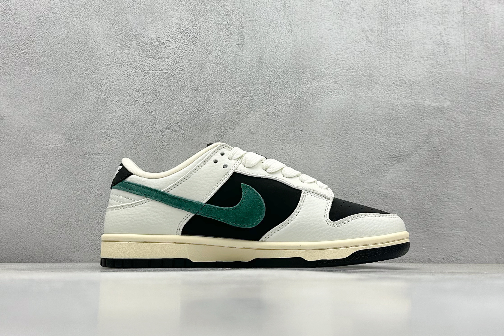  终端放店
XC版 Nike SB Dunk Low 斯图西联名
纯原大厂出品 极力推荐
原装头层材料 