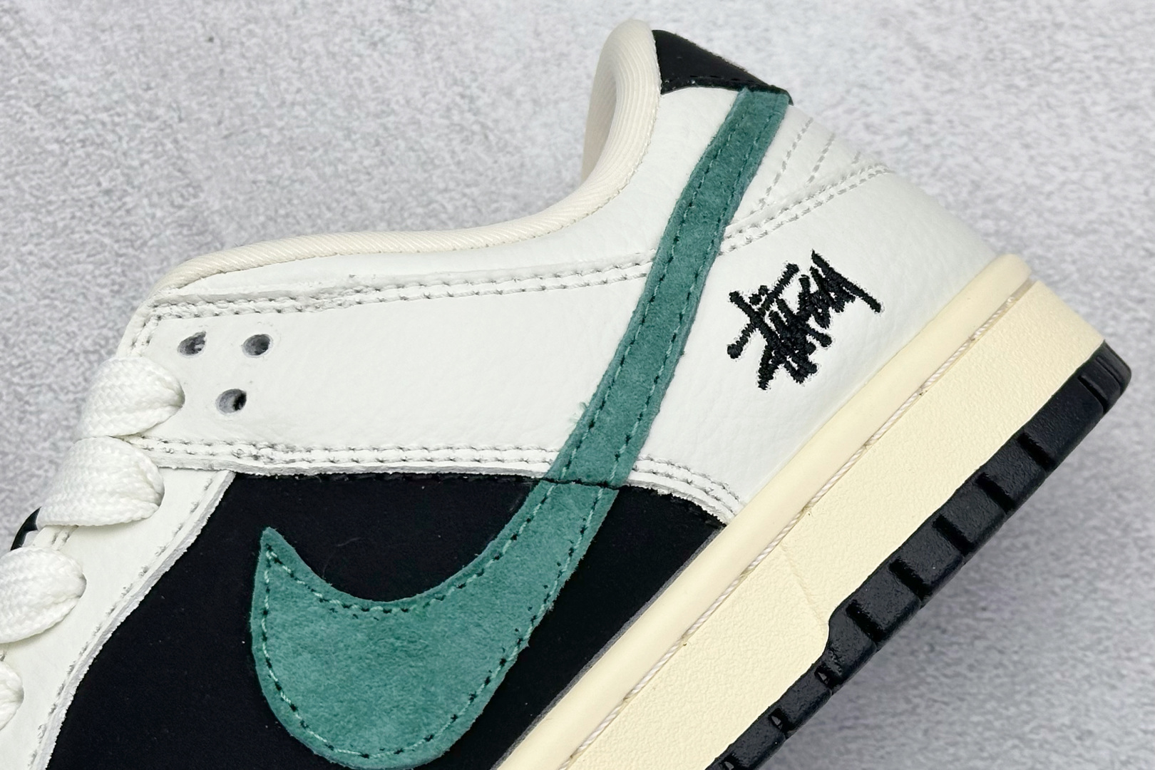  终端放店
XC版 Nike SB Dunk Low 斯图西联名
纯原大厂出品 极力推荐
原装头层材料 