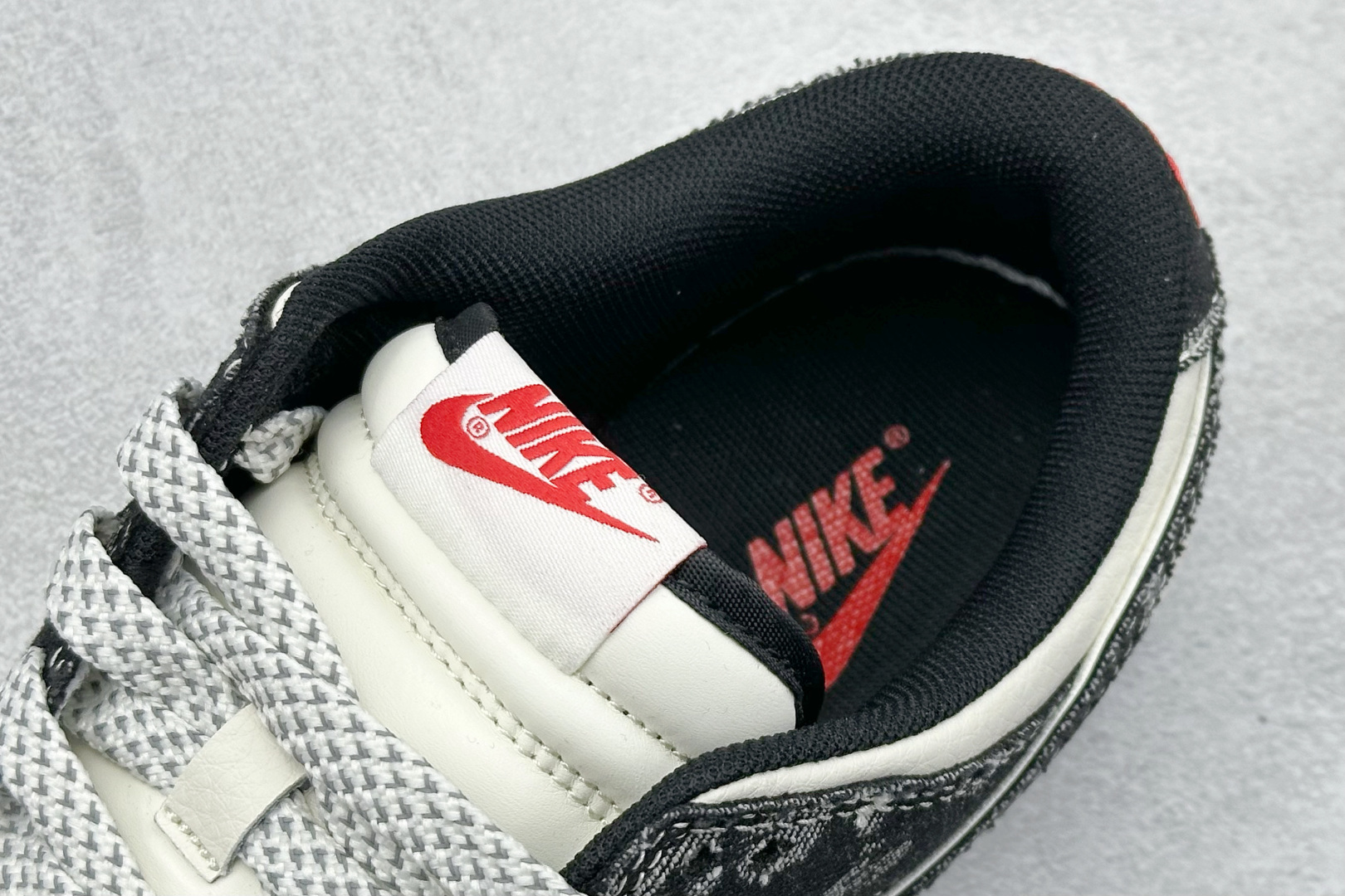  终端放店
XC版 Nike SB Dunk Low Levis联名
纯原大厂出品 极力推荐
原装头层材