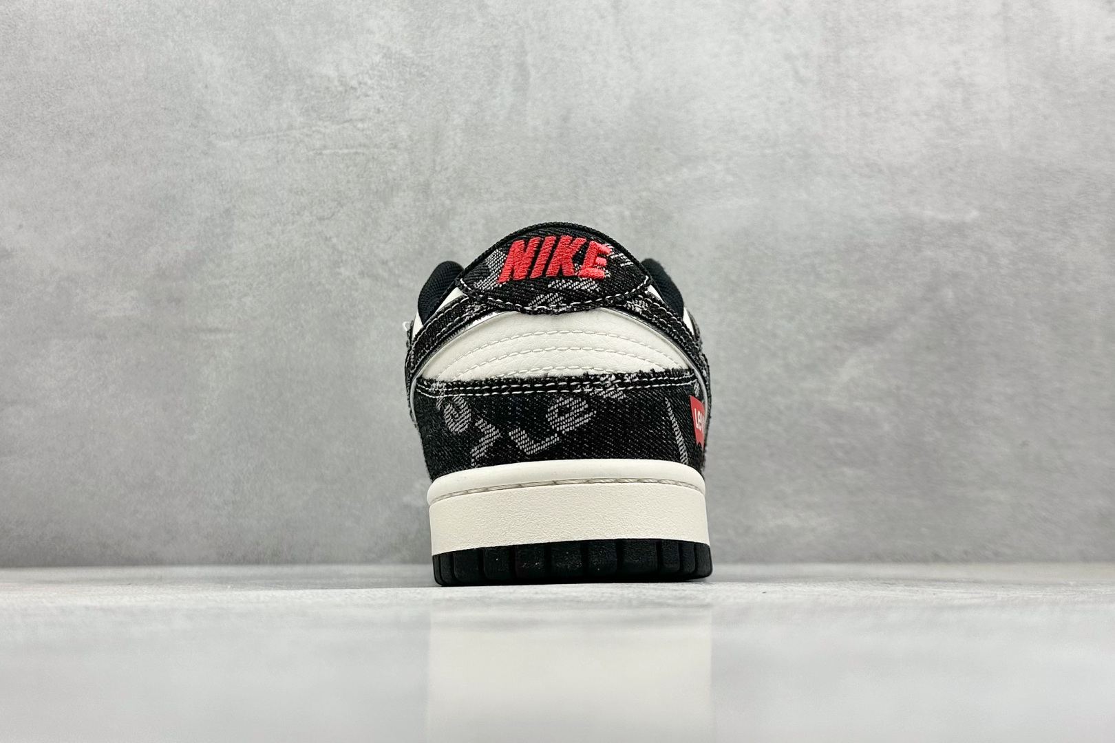  终端放店
XC版 Nike SB Dunk Low Levis联名
纯原大厂出品 极力推荐
原装头层材