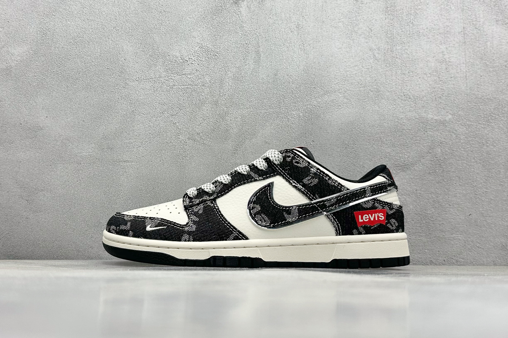  终端放店
XC版 Nike SB Dunk Low Levis联名
纯原大厂出品 极力推荐
原装头层材