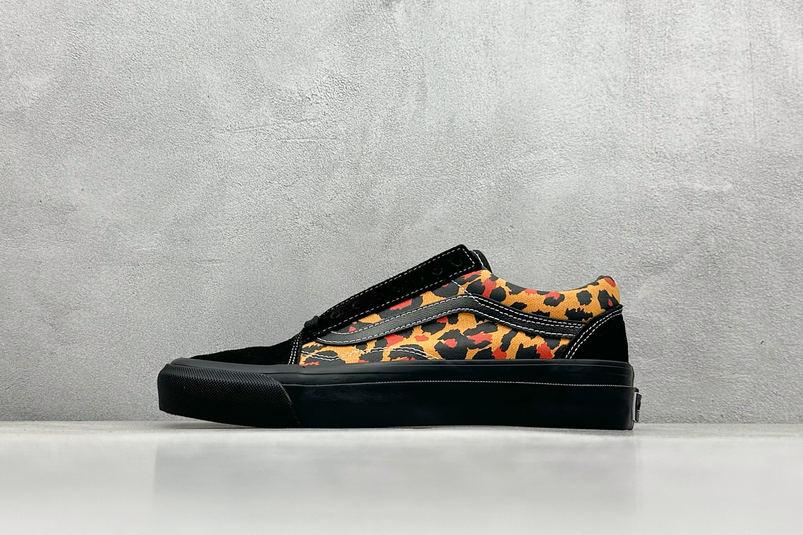  
Vans Premium Old Skool 
高阶系列 豹纹拼接休闲低帮滑板鞋
范斯官方新款 重回