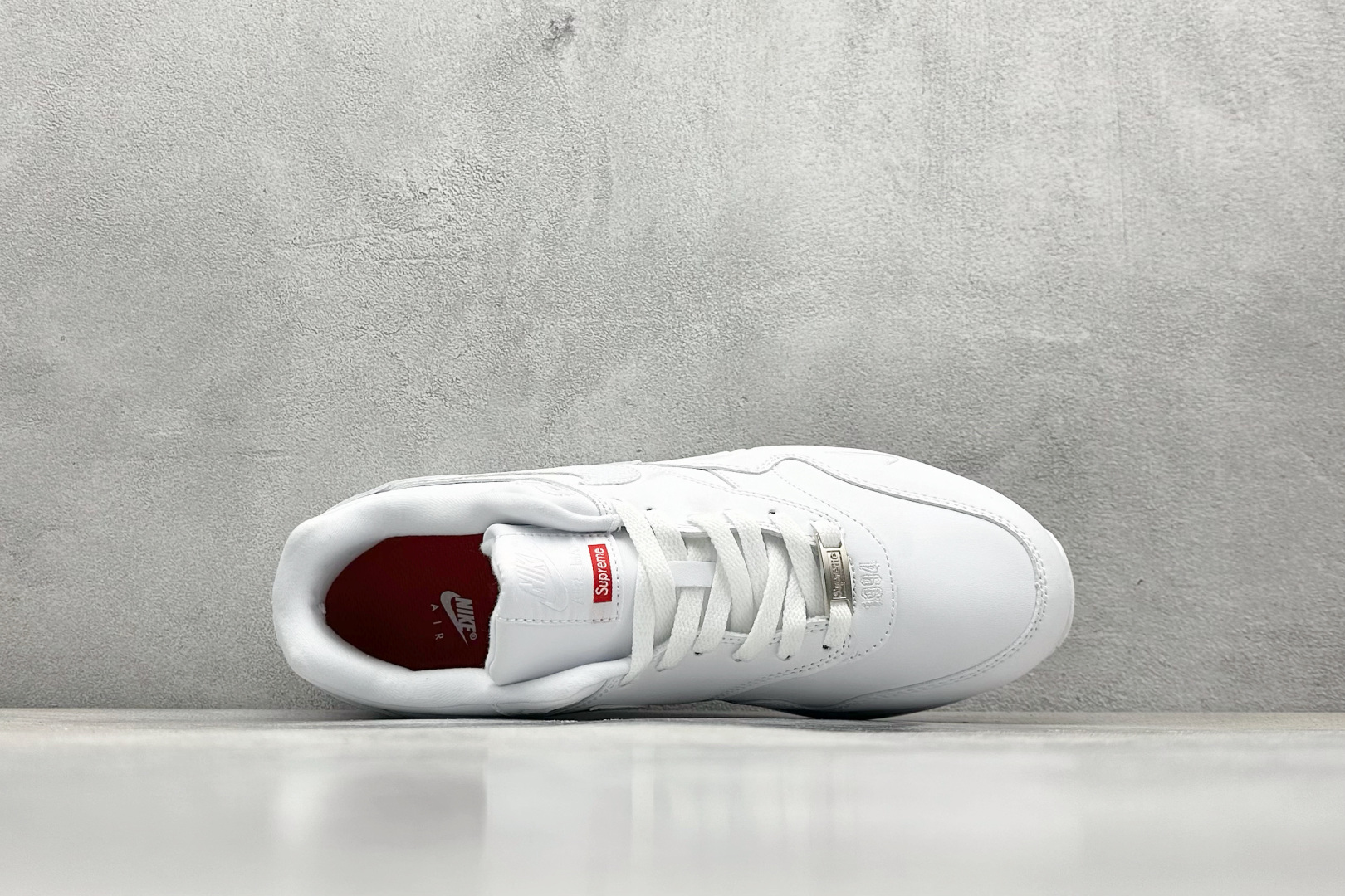  
Nike Air Max 1 耐克半掌气垫复古跑步鞋 
货号：HF8813-100
尺码：36 3