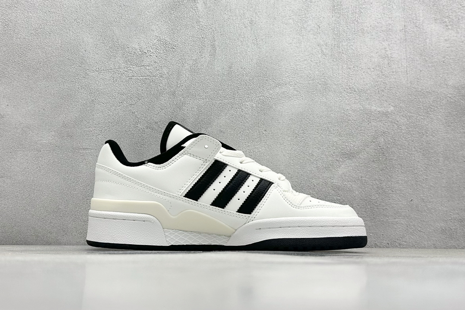  
AD Originals Forum 百搭单品
纯原版本 Forum Low入诞生于1984年的经典