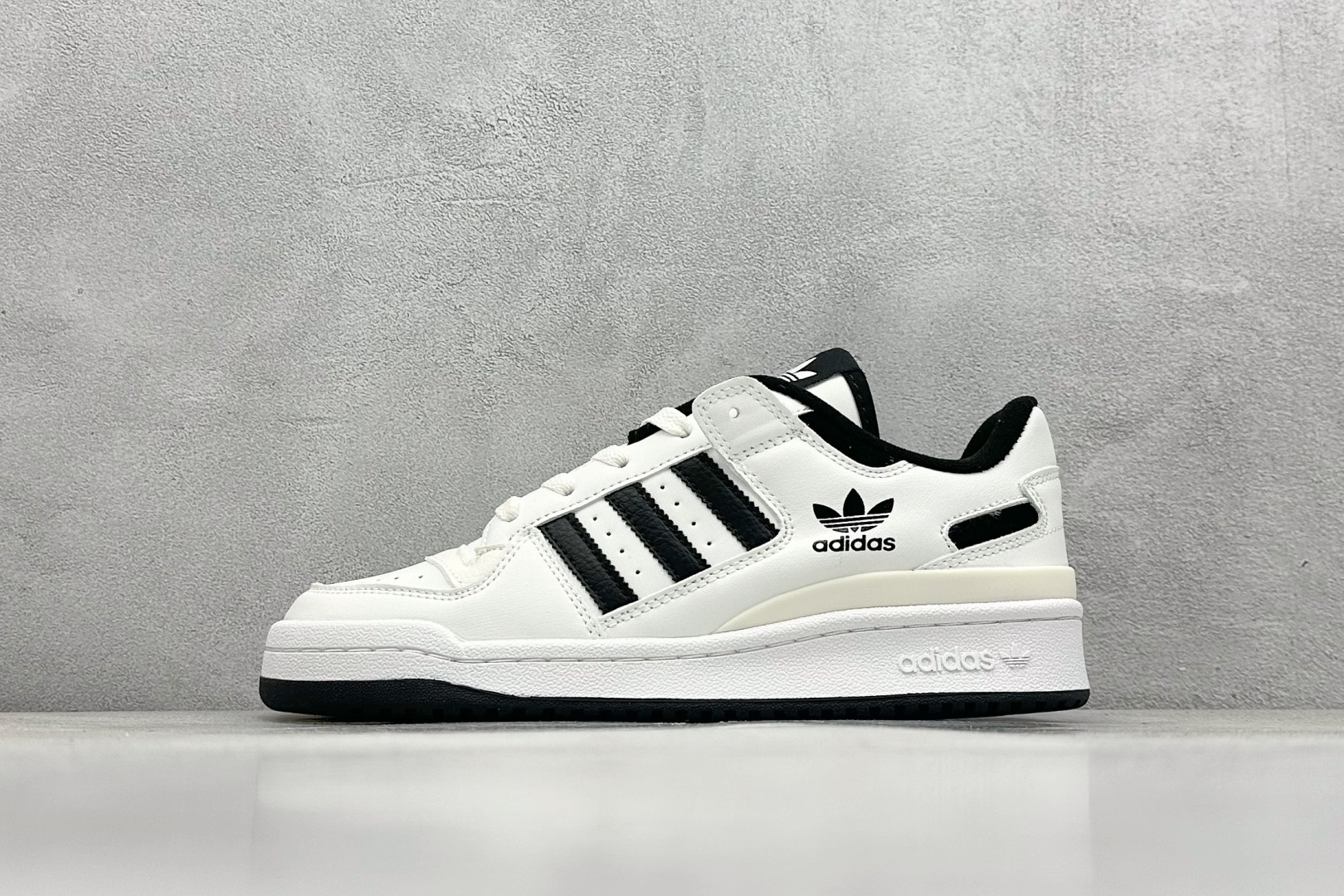  
AD Originals Forum 百搭单品
纯原版本 Forum Low入诞生于1984年的经典