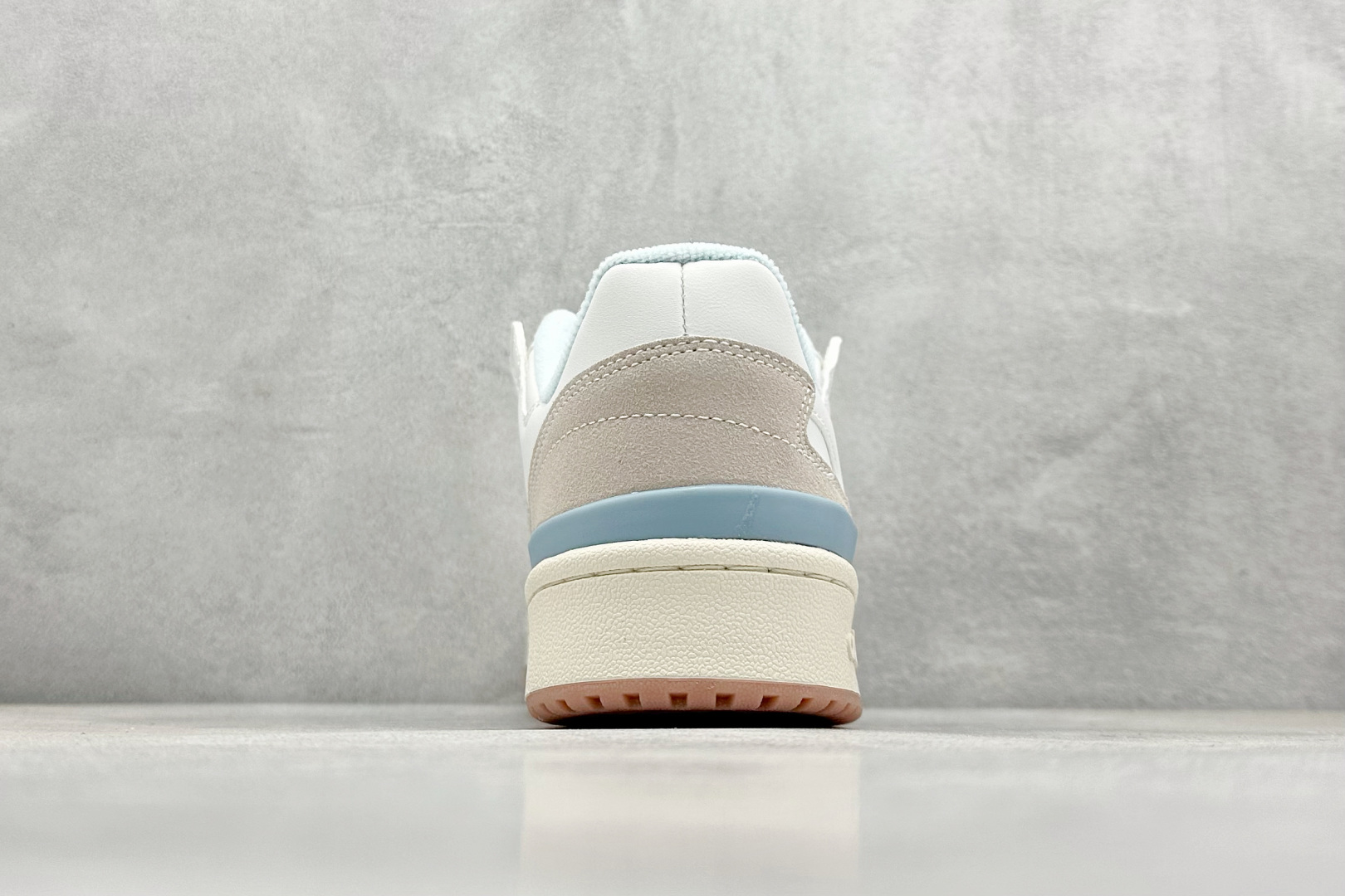  
AD Originals Forum 百搭单品
纯原版本 Forum Low入诞生于1984年的经典