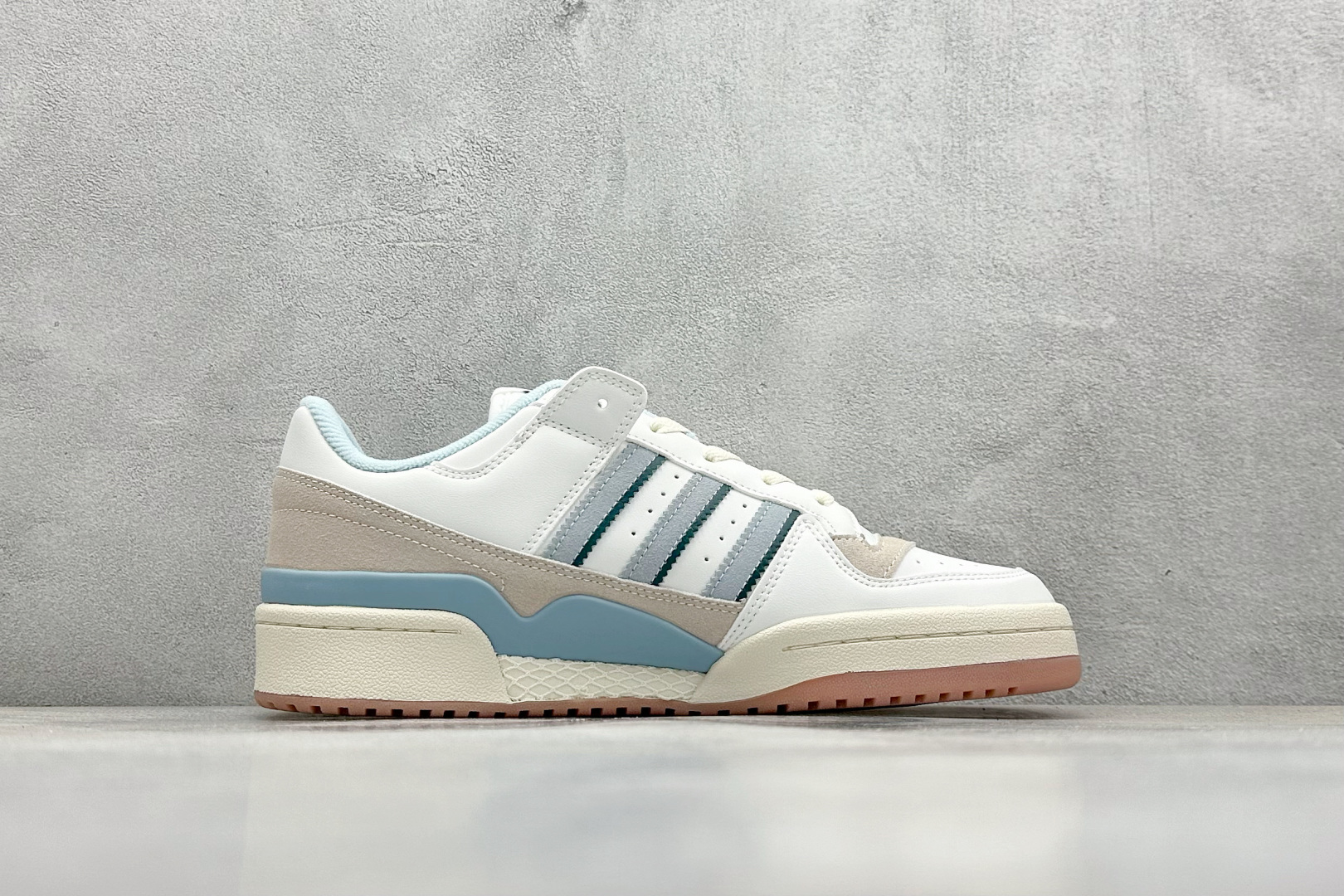  
AD Originals Forum 百搭单品
纯原版本 Forum Low入诞生于1984年的经典