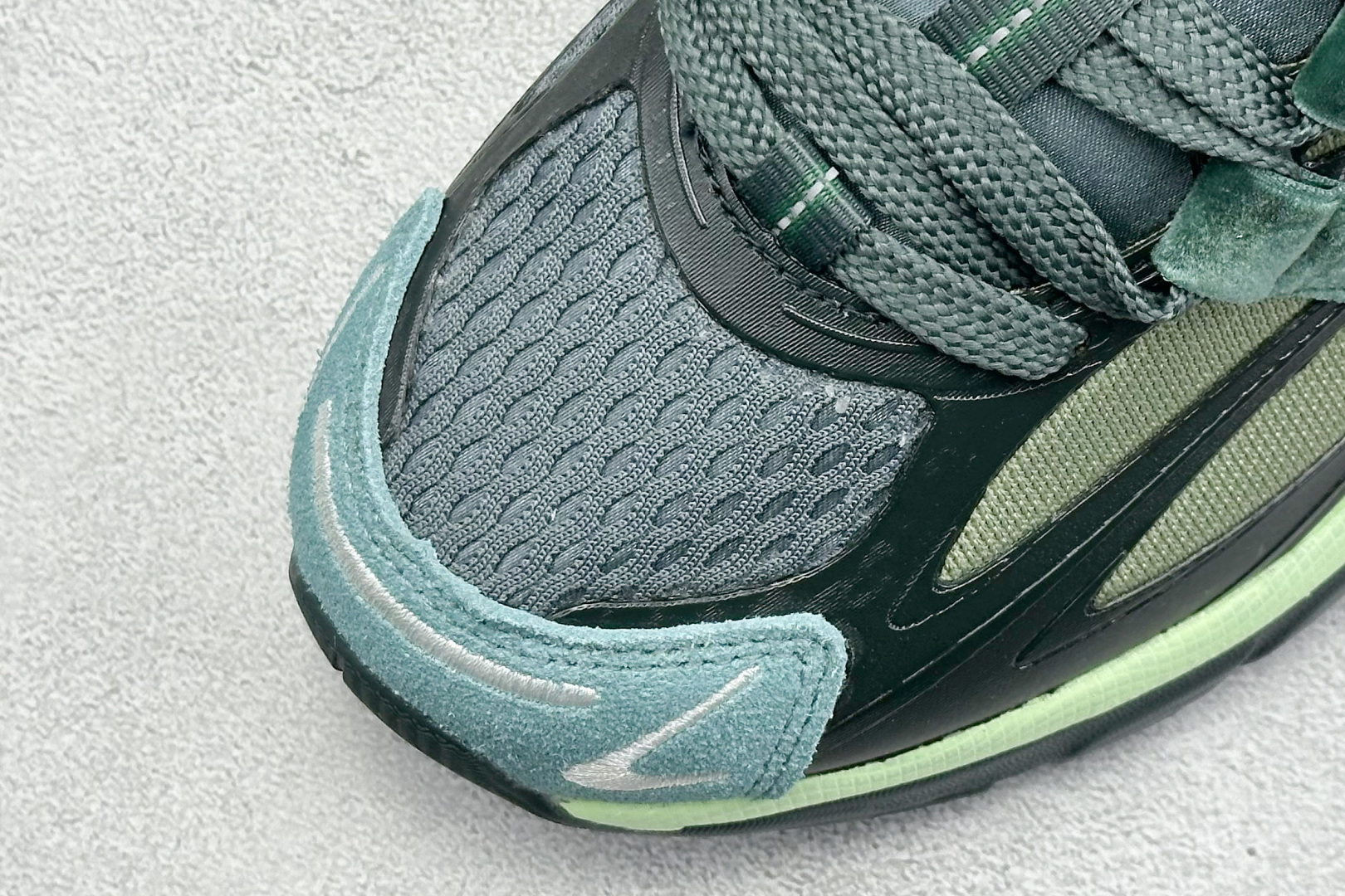  
X版 SFTM x AD Originals Adistar Cushion 
复古前卫科技休闲运动