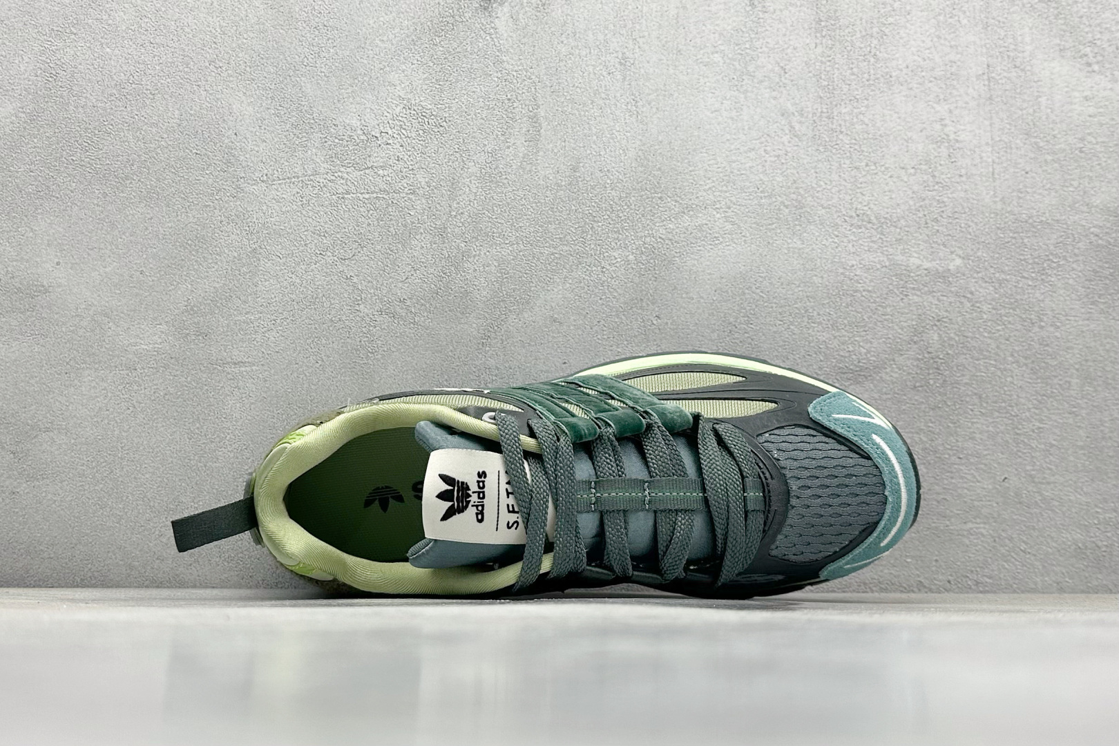  
X版 SFTM x AD Originals Adistar Cushion 
复古前卫科技休闲运动