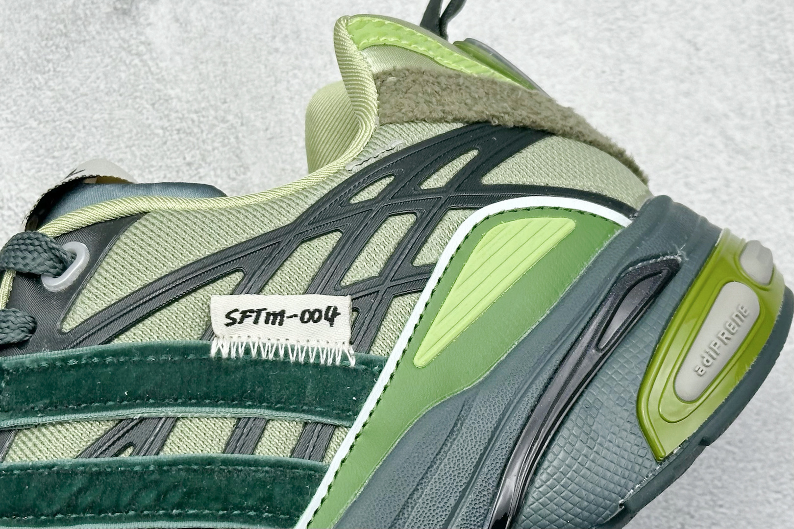  
X版 SFTM x AD Originals Adistar Cushion 
复古前卫科技休闲运动