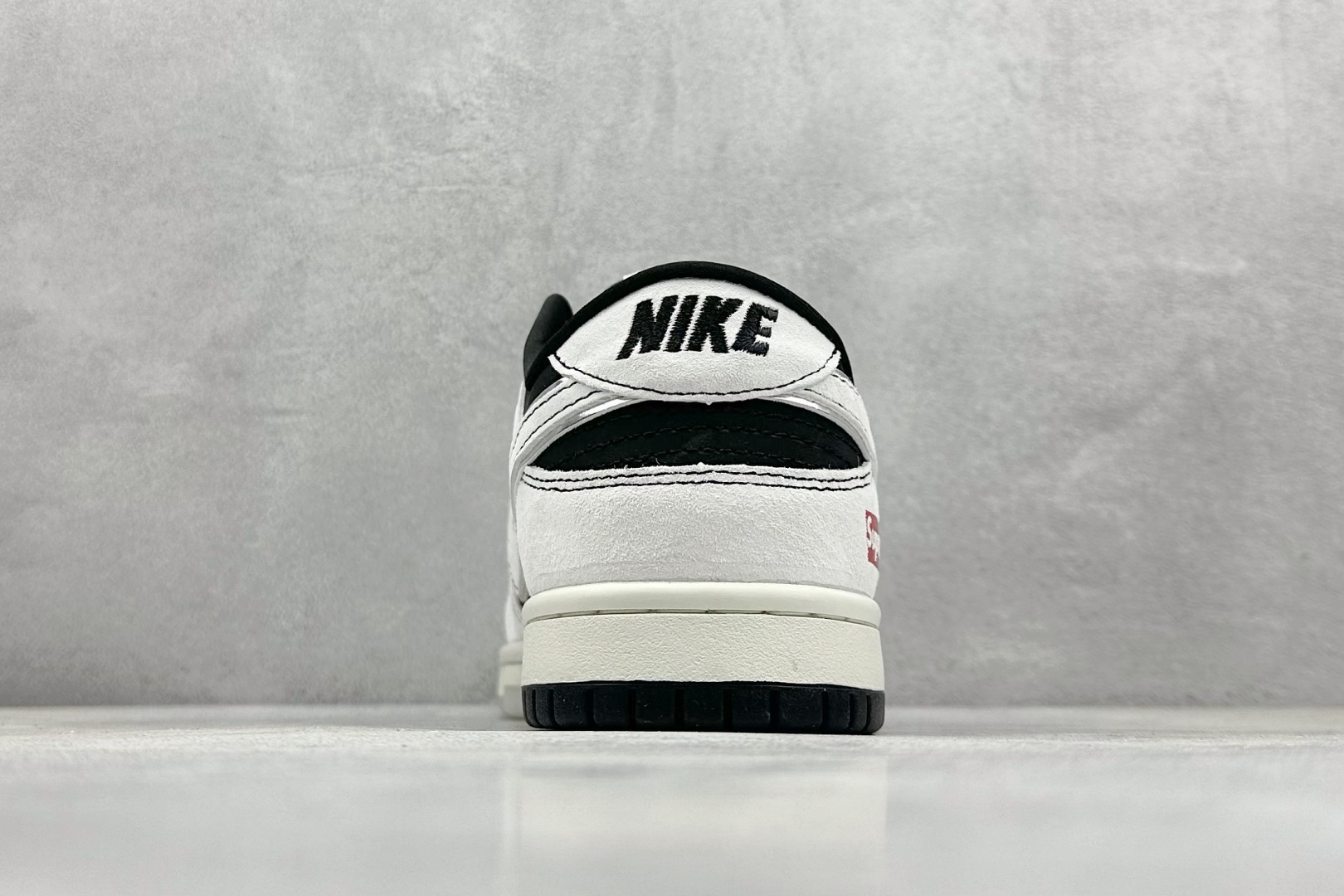  
Nk SB Dunk Low SUPREME联名 周年高端定制 低帮休闲板鞋
#定制鞋盒 大厂纯原