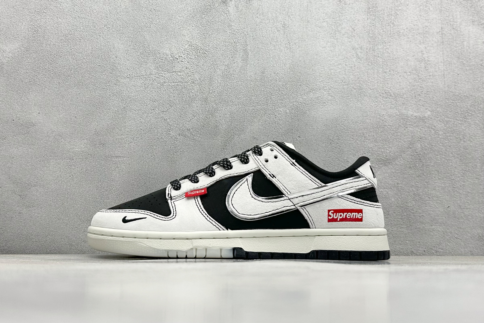  
Nk SB Dunk Low SUPREME联名 周年高端定制 低帮休闲板鞋
#定制鞋盒 大厂纯原