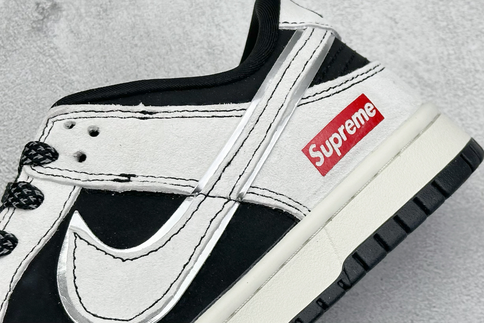  
Nk SB Dunk Low SUPREME联名 周年高端定制 低帮休闲板鞋
#定制鞋盒 大厂纯原