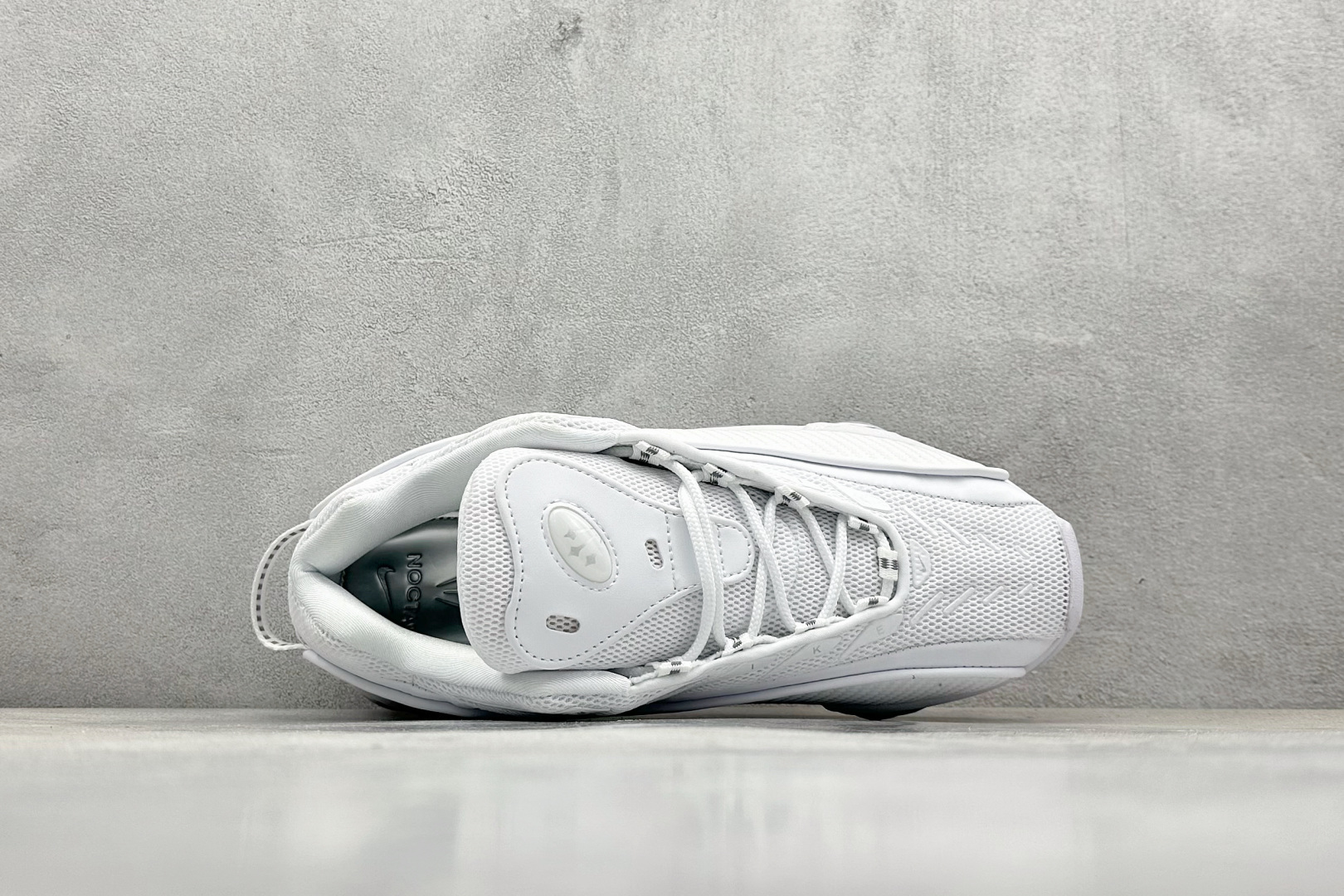  
NOCTA x Nike Glide 织物潮流百搭 复古低帮篮球鞋 
采用黑色网眼鞋面 搭配以碳纤维