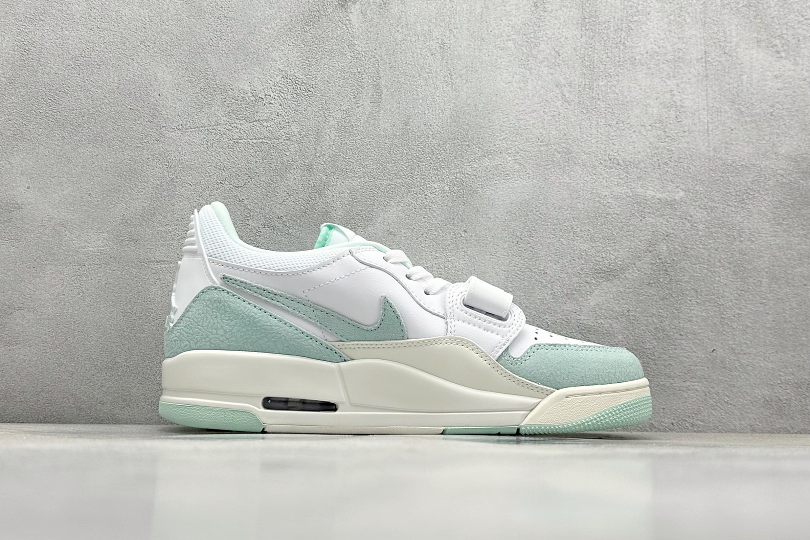  
Nike Air Jordan Legacy 312 Low 白绿
乔丹最强三合一混合版 性价比天花