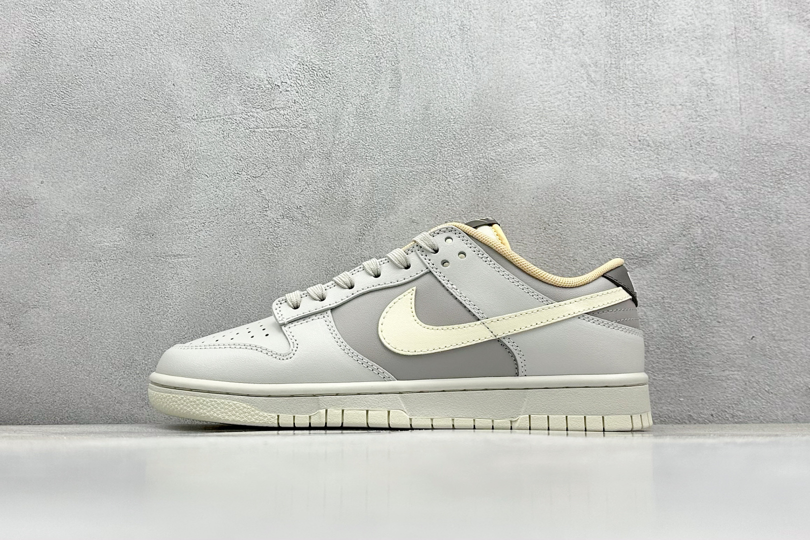  
史诗级性价比 NIKE SB Dunk Low LIGHT BONE 灰色
原装头层材料 独家版型蒸
