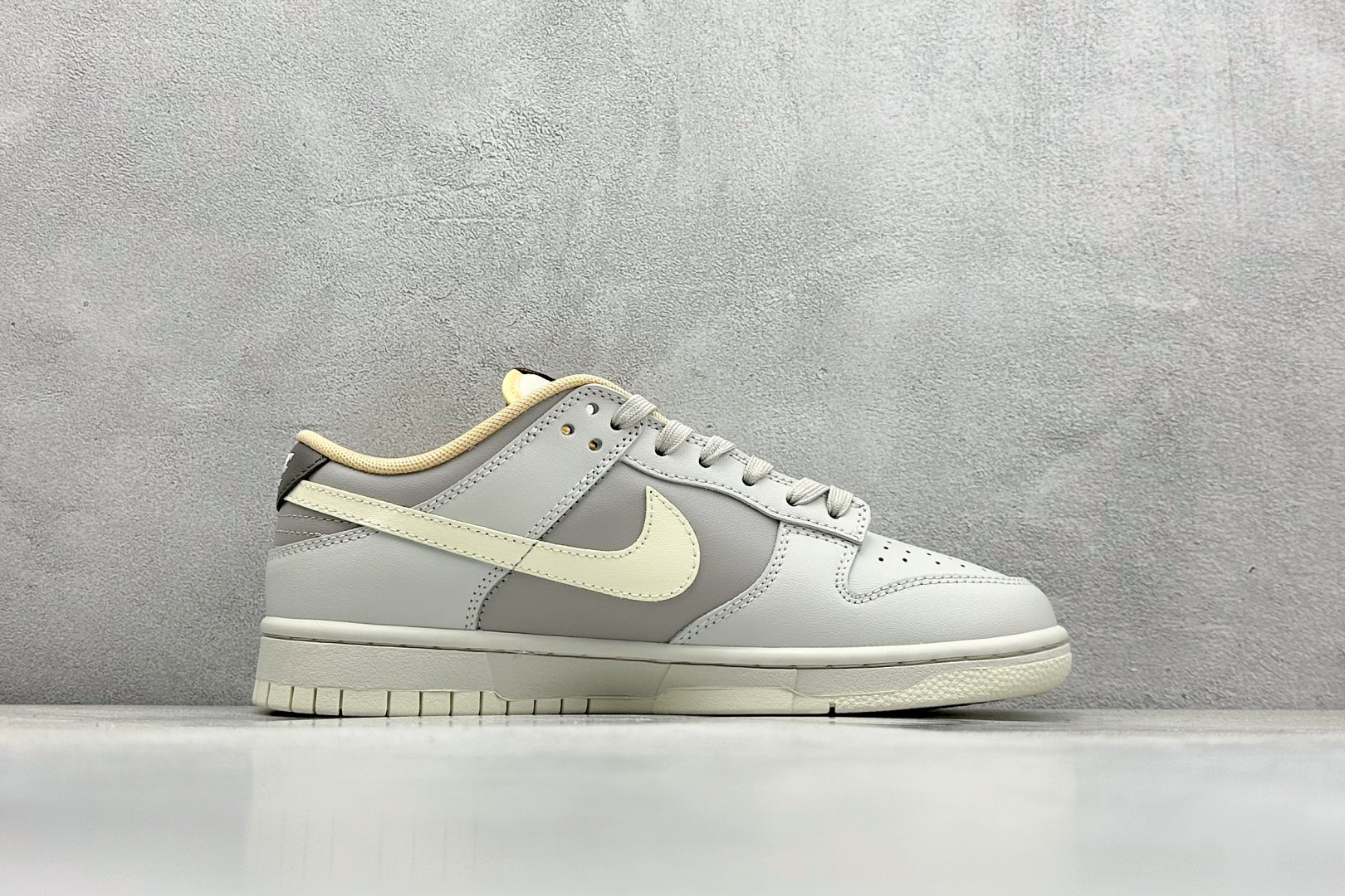  
史诗级性价比 NIKE SB Dunk Low LIGHT BONE 灰色
原装头层材料 独家版型蒸