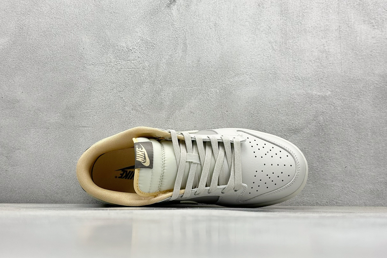  
史诗级性价比 NIKE SB Dunk Low LIGHT BONE 灰色
原装头层材料 独家版型蒸