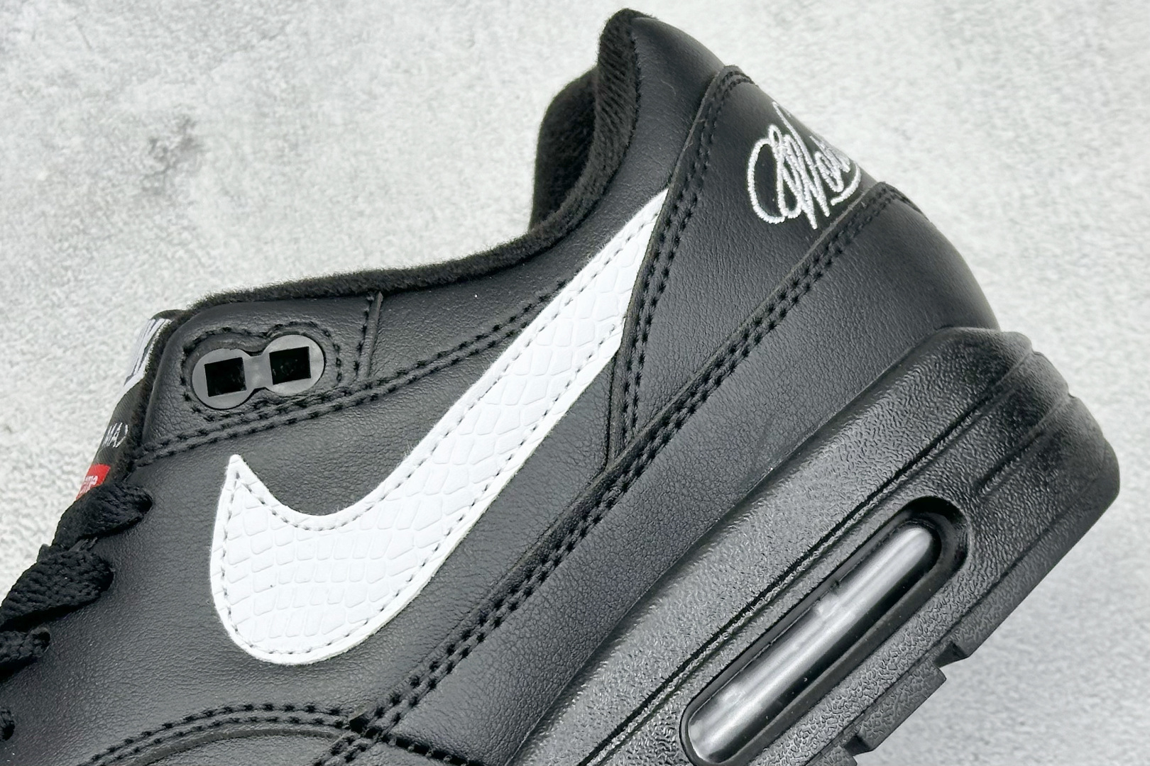  
Nike Air Max 1 耐克半掌气垫复古跑步鞋 
货号：HF8813-001
尺码：36 3