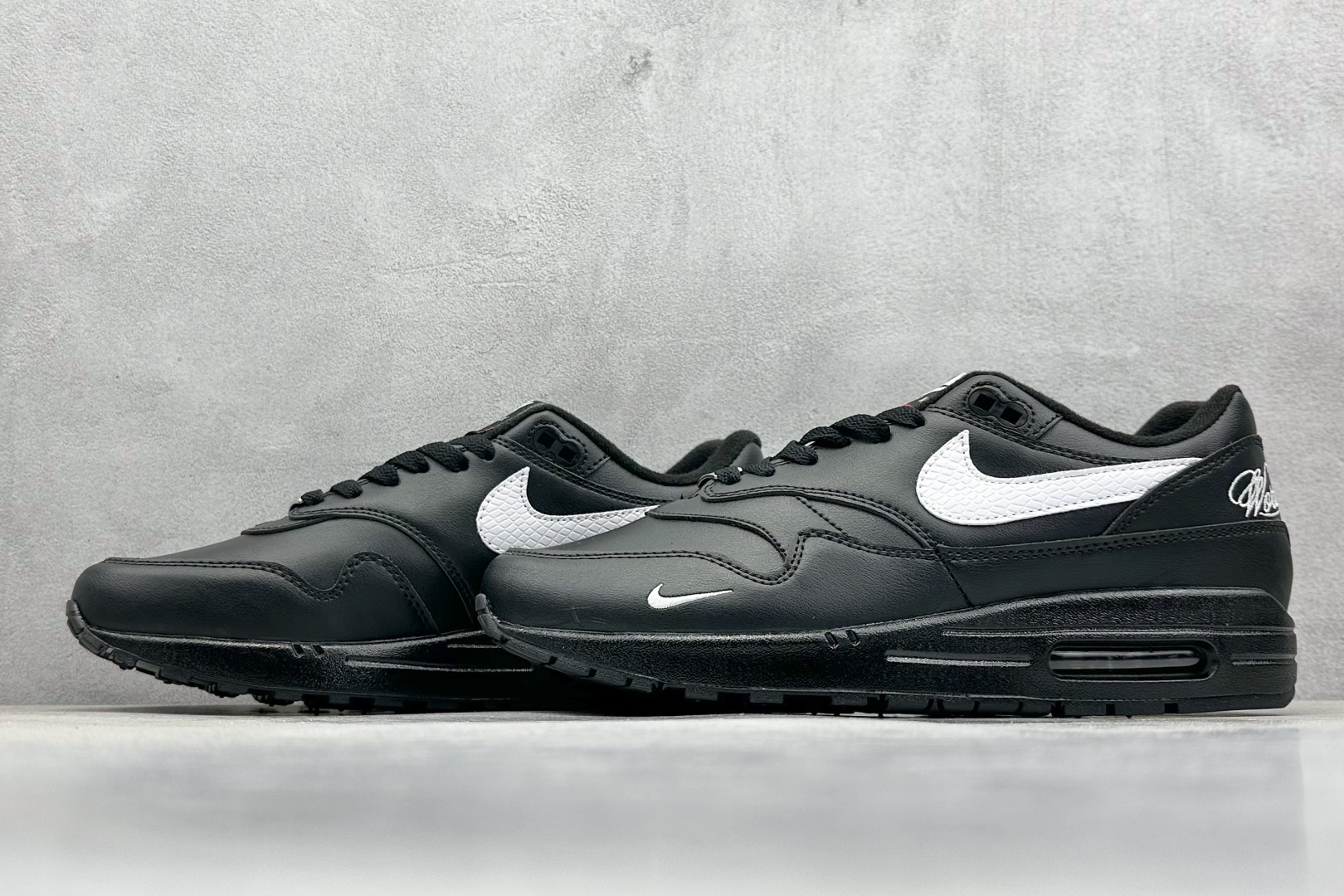  
Nike Air Max 1 耐克半掌气垫复古跑步鞋 
货号：HF8813-001
尺码：36 3
