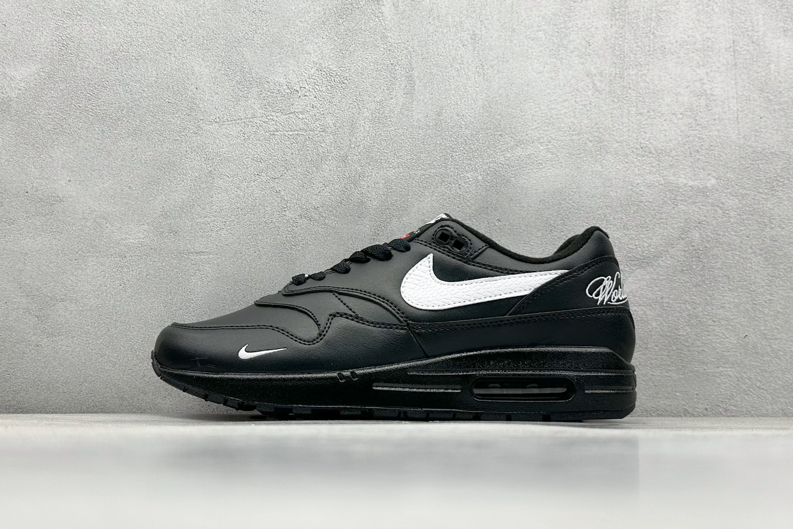  
Nike Air Max 1 耐克半掌气垫复古跑步鞋 
货号：HF8813-001
尺码：36 3