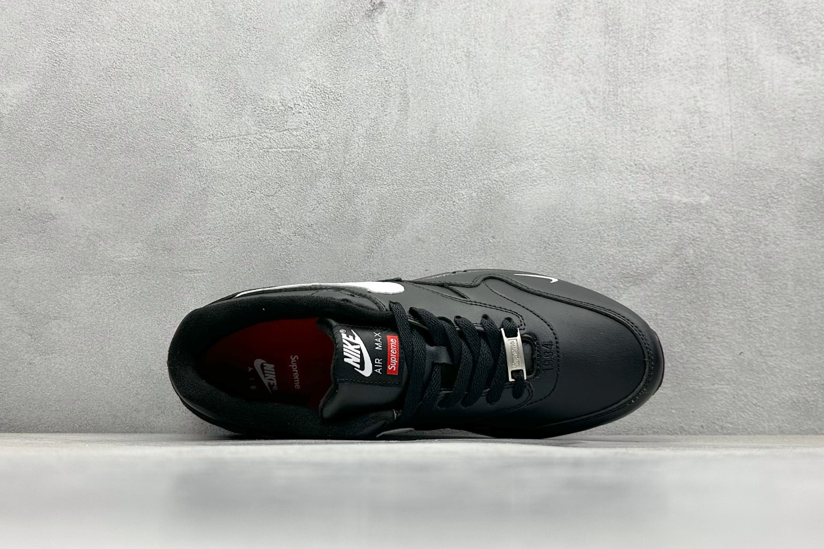 
Nike Air Max 1 耐克半掌气垫复古跑步鞋 
货号：HF8813-001
尺码：36 3