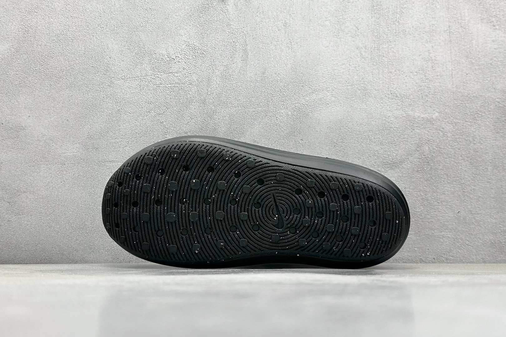  
Nike ReactX Rejuven8 一脚蹬夏日穿搭凉鞋
#采用质感柔软且出众回弹的 Reac