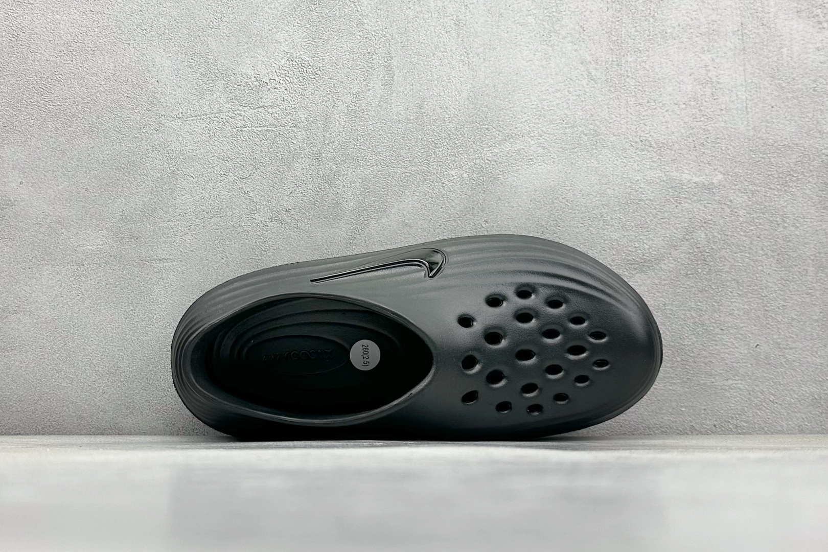  
Nike ReactX Rejuven8 一脚蹬夏日穿搭凉鞋
#采用质感柔软且出众回弹的 Reac