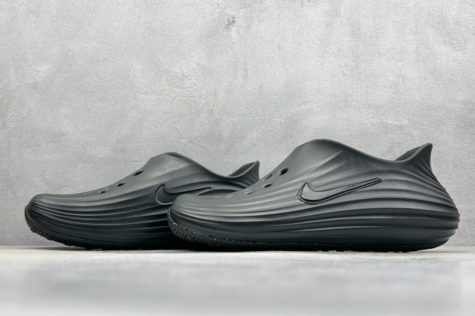  
Nike ReactX Rejuven8 一脚蹬夏日穿搭凉鞋
#采用质感柔软且出众回弹的 Reac