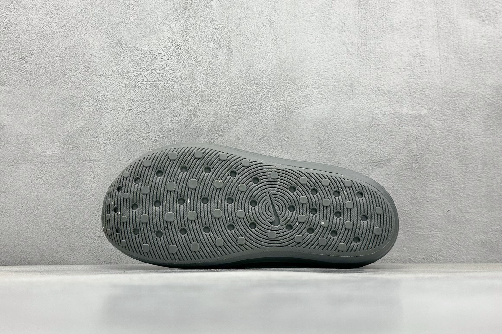  
Nike ReactX Rejuven8 一脚蹬夏日穿搭凉鞋
#采用质感柔软且出众回弹的 Reac