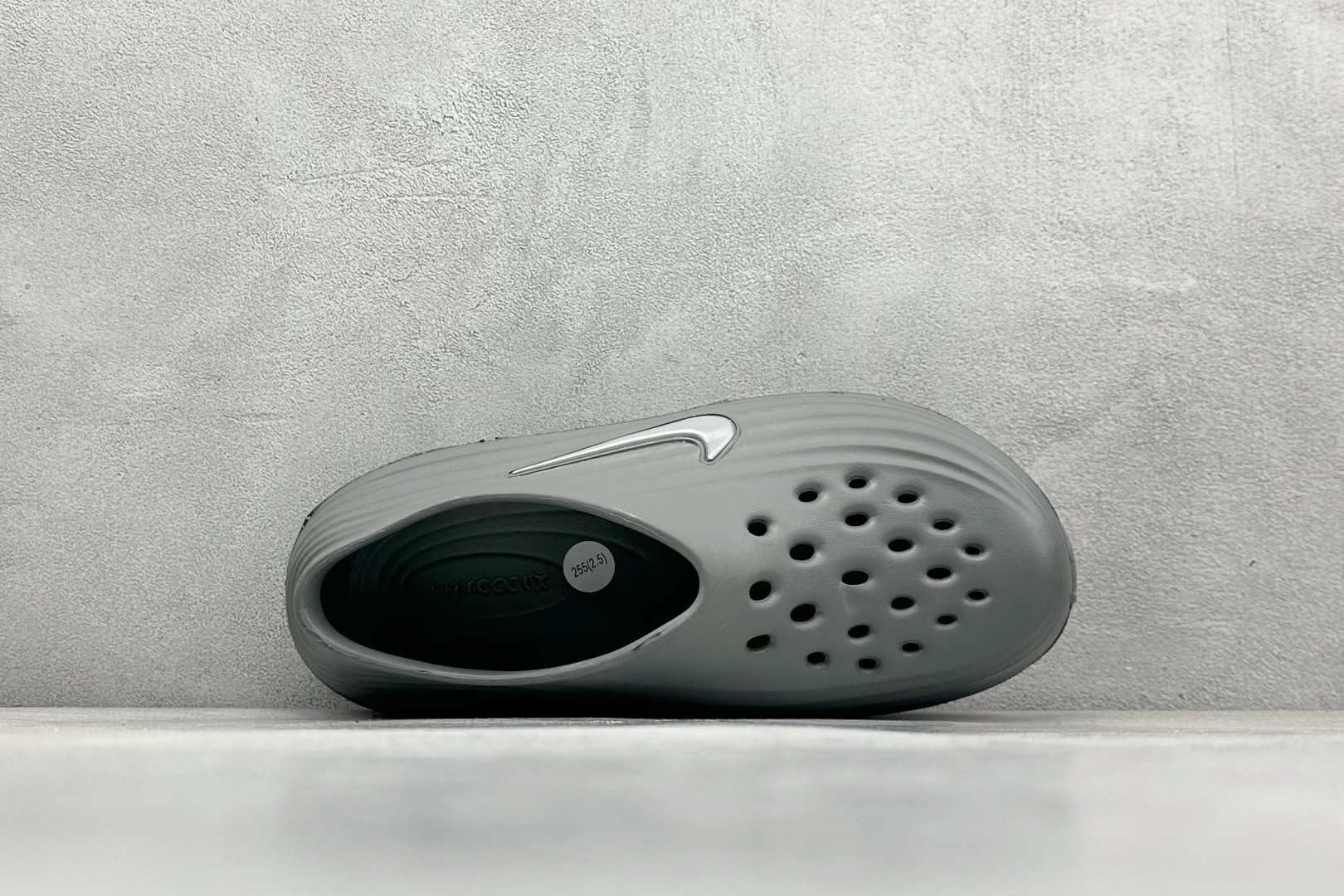 
Nike ReactX Rejuven8 一脚蹬夏日穿搭凉鞋
#采用质感柔软且出众回弹的 Reac