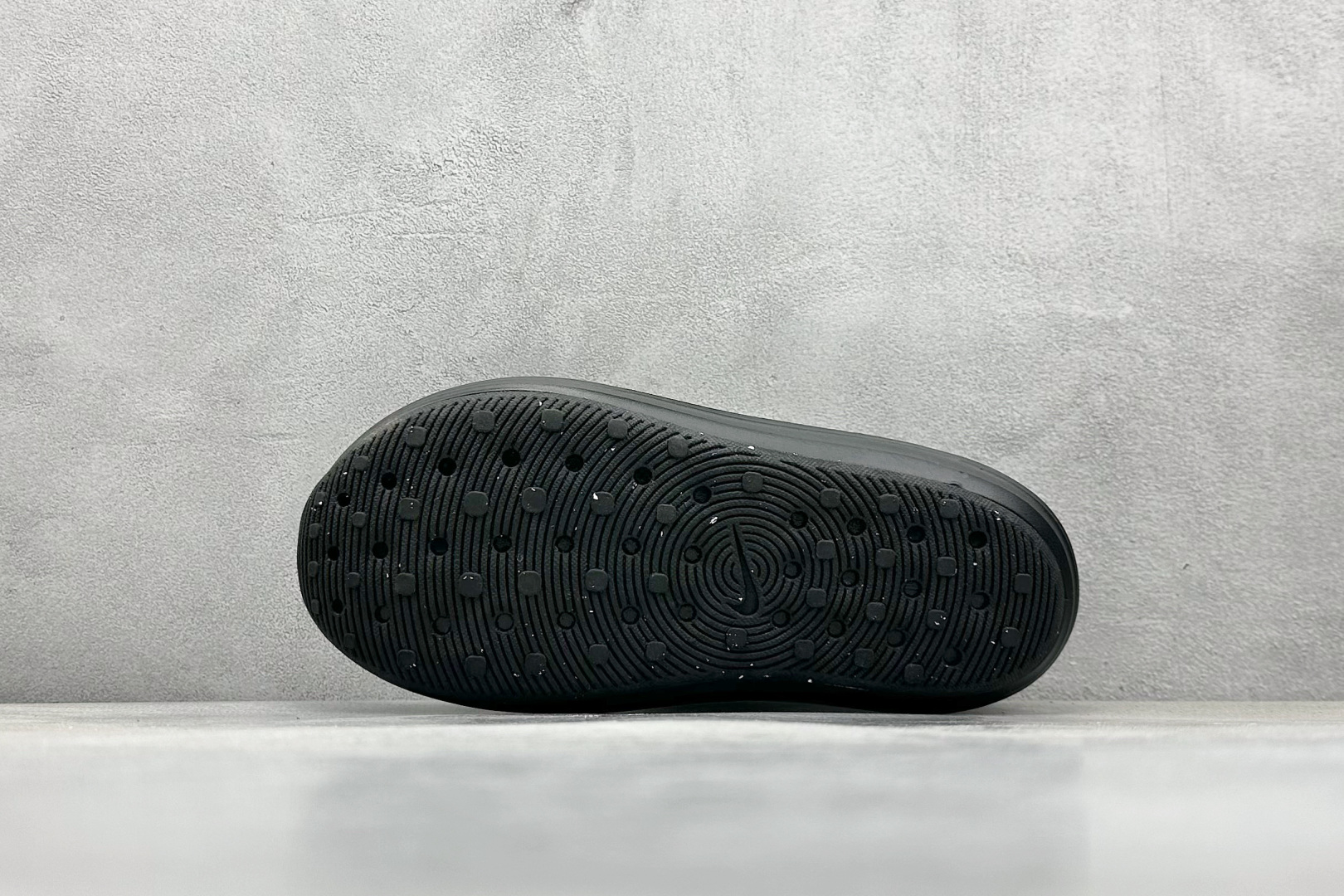  
Nike ReactX Rejuven8 一脚蹬夏日穿搭凉鞋
#采用质感柔软且出众回弹的 Reac