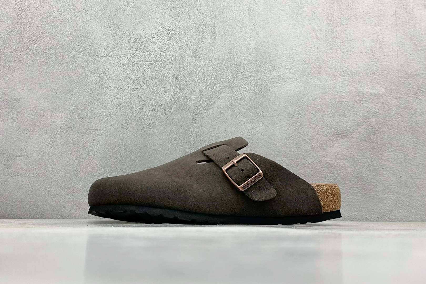  终端放店
BK版 Birkenstock  博肯 半托系列  广东原产采用质地柔软牛皮绒面革植入羊羔毛