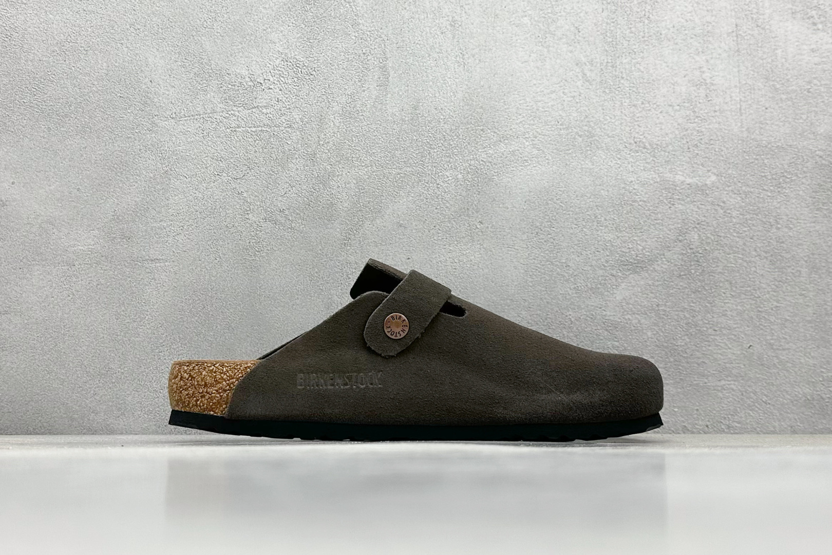  终端放店
BK版 Birkenstock  博肯 半托系列  广东原产采用质地柔软牛皮绒面革植入羊羔毛