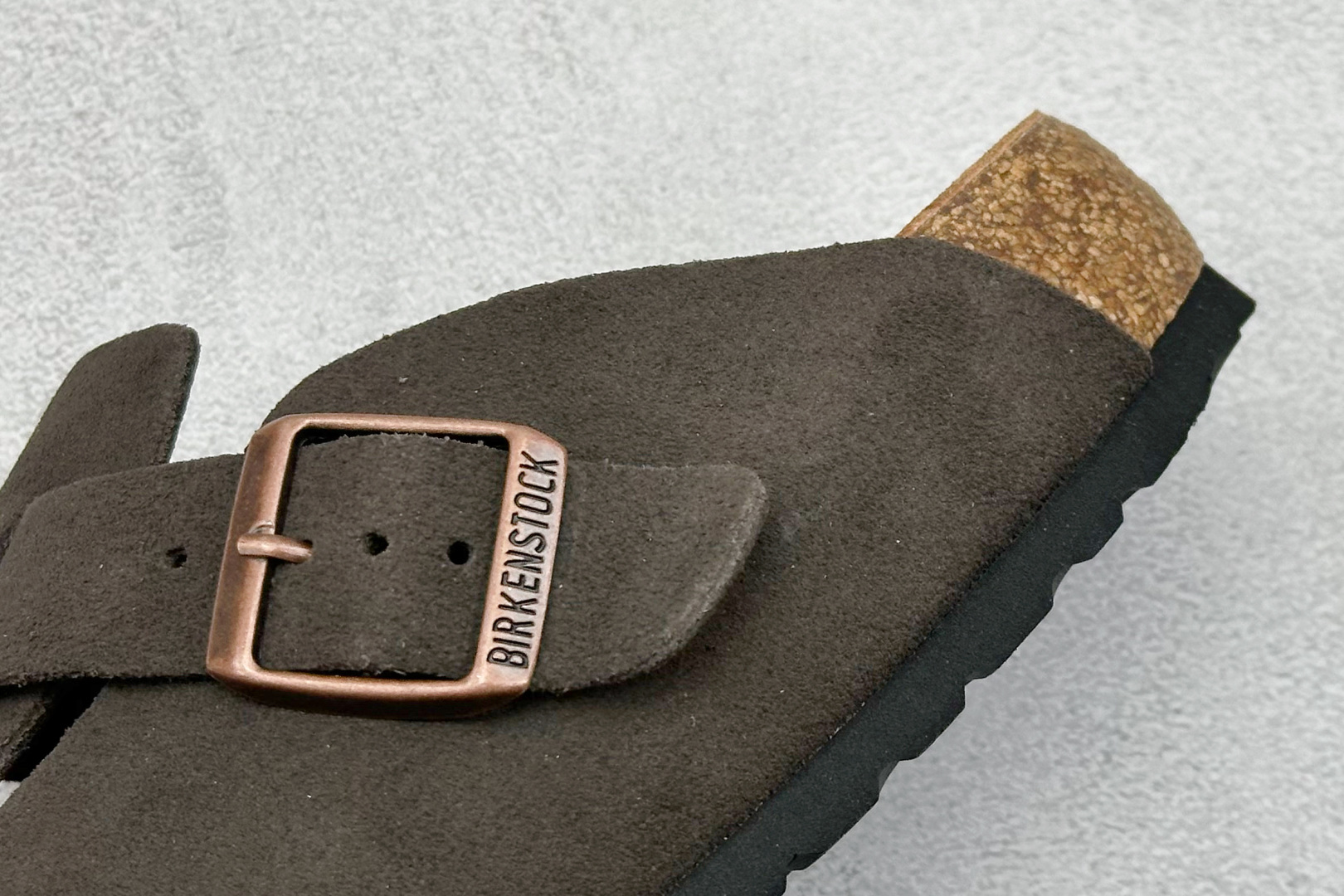  终端放店
BK版 Birkenstock  博肯 半托系列  广东原产采用质地柔软牛皮绒面革植入羊羔毛
