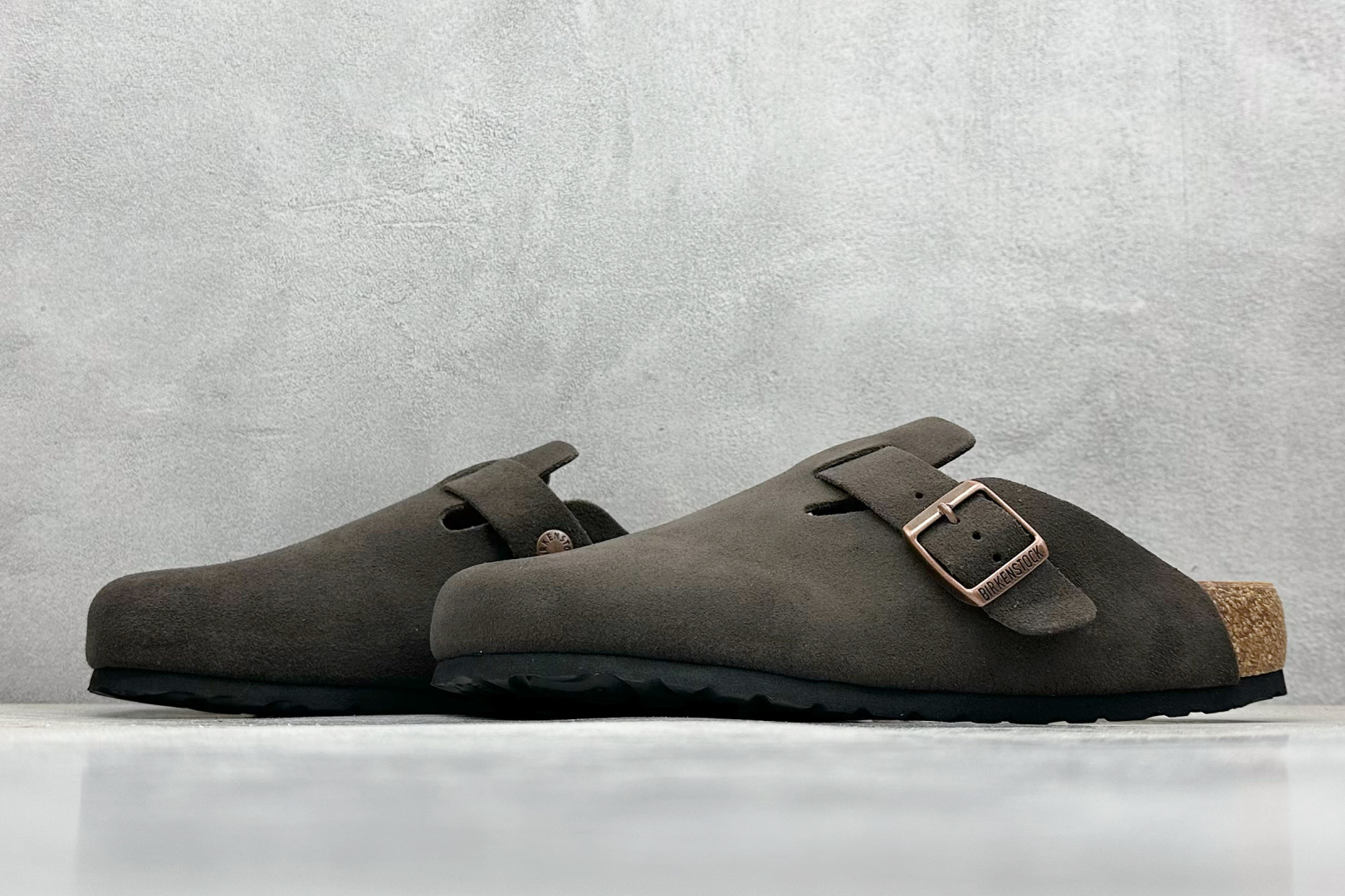  终端放店
BK版 Birkenstock  博肯 半托系列  广东原产采用质地柔软牛皮绒面革植入羊羔毛