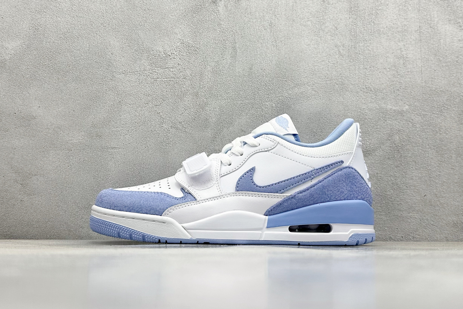 终端放店
F版 Nike Air Jordan Legacy 312 Low 白蓝
乔丹最强三合一混合