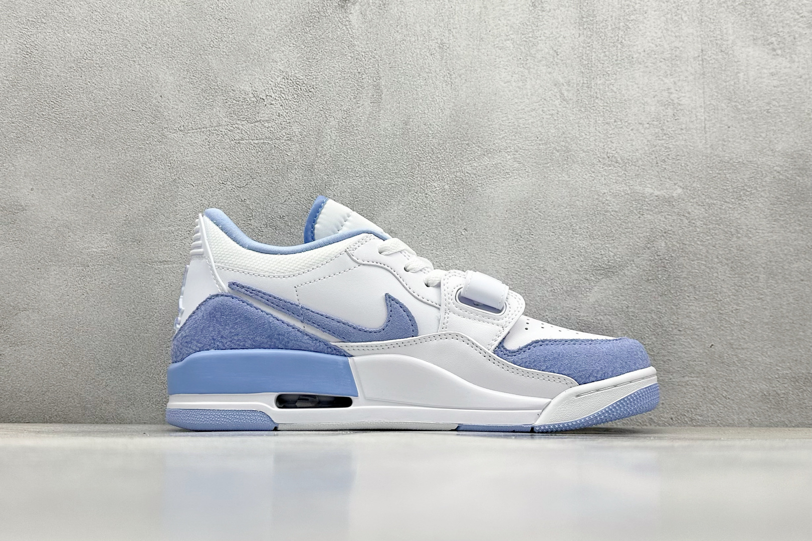 终端放店
F版 Nike Air Jordan Legacy 312 Low 白蓝
乔丹最强三合一混合