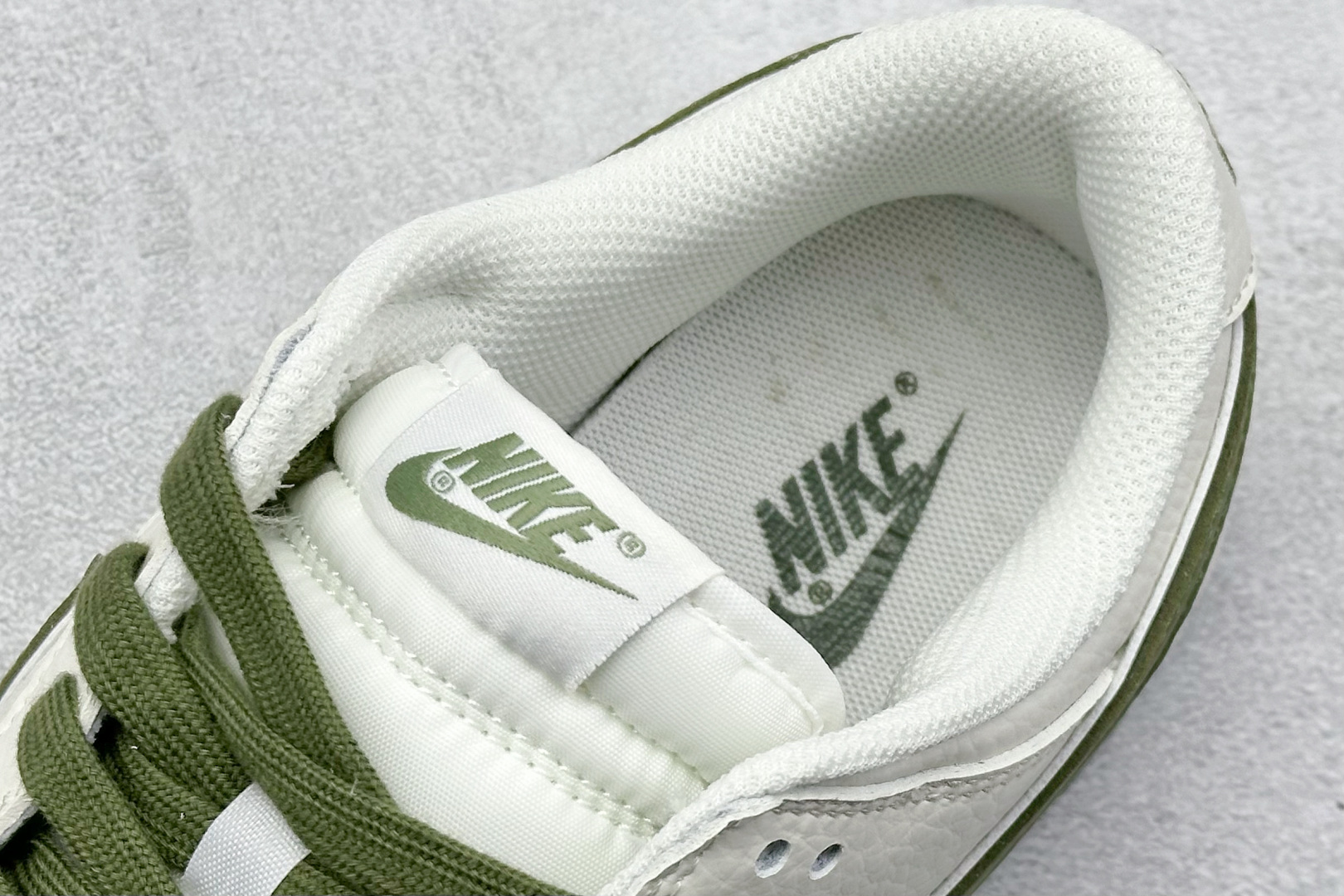  终端放店
XC版 Nk SB Dunk Low Supreme联名-双勾米深绿 周年高端定制 低帮休闲