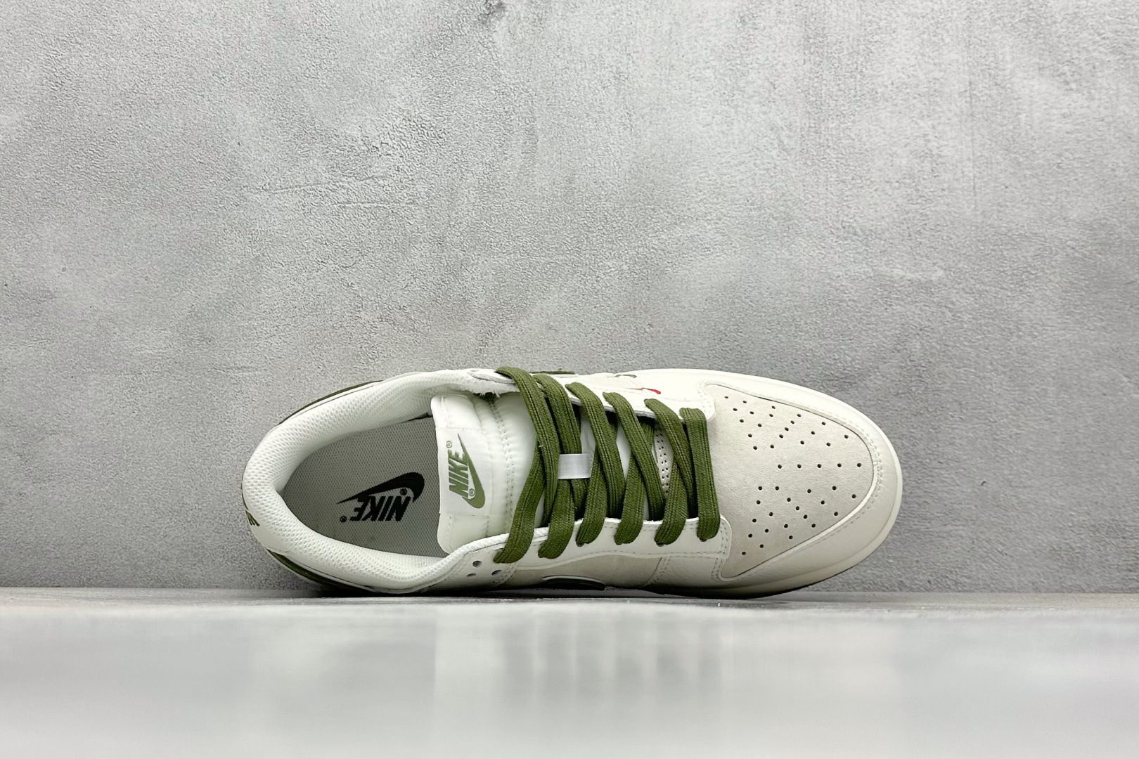  终端放店
XC版 Nk SB Dunk Low Supreme联名-双勾米深绿 周年高端定制 低帮休闲