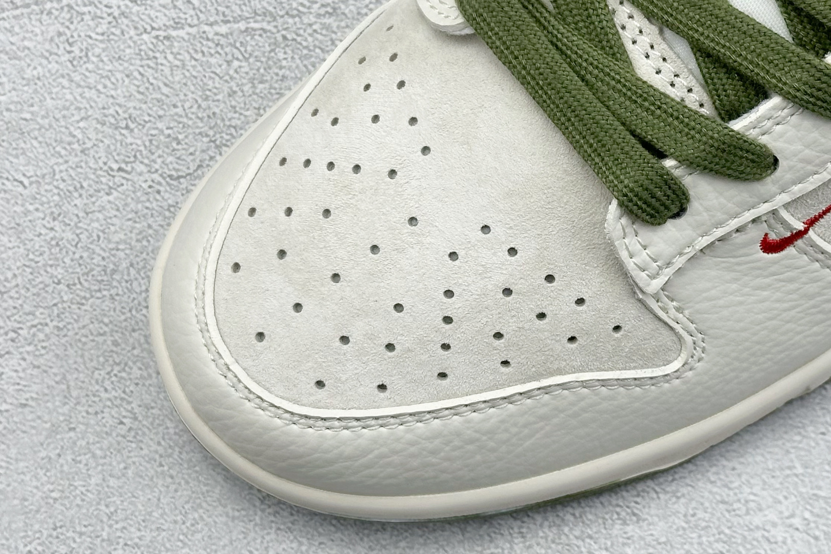  终端放店
XC版 Nk SB Dunk Low Supreme联名-双勾米深绿 周年高端定制 低帮休闲